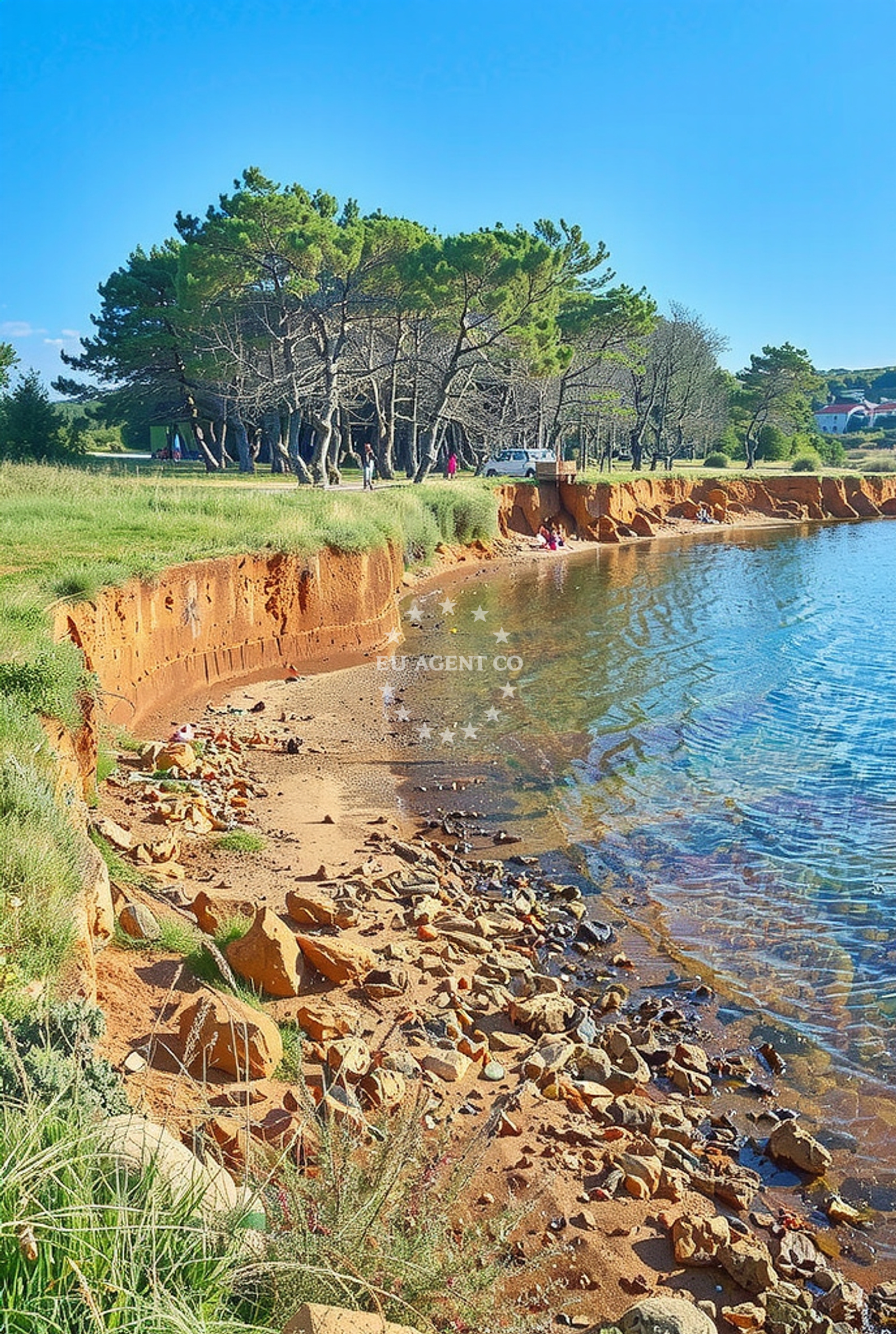 Shoreline and swimming area at Smratine sredina, Vir (Vir) Beach in Smratine sredina
