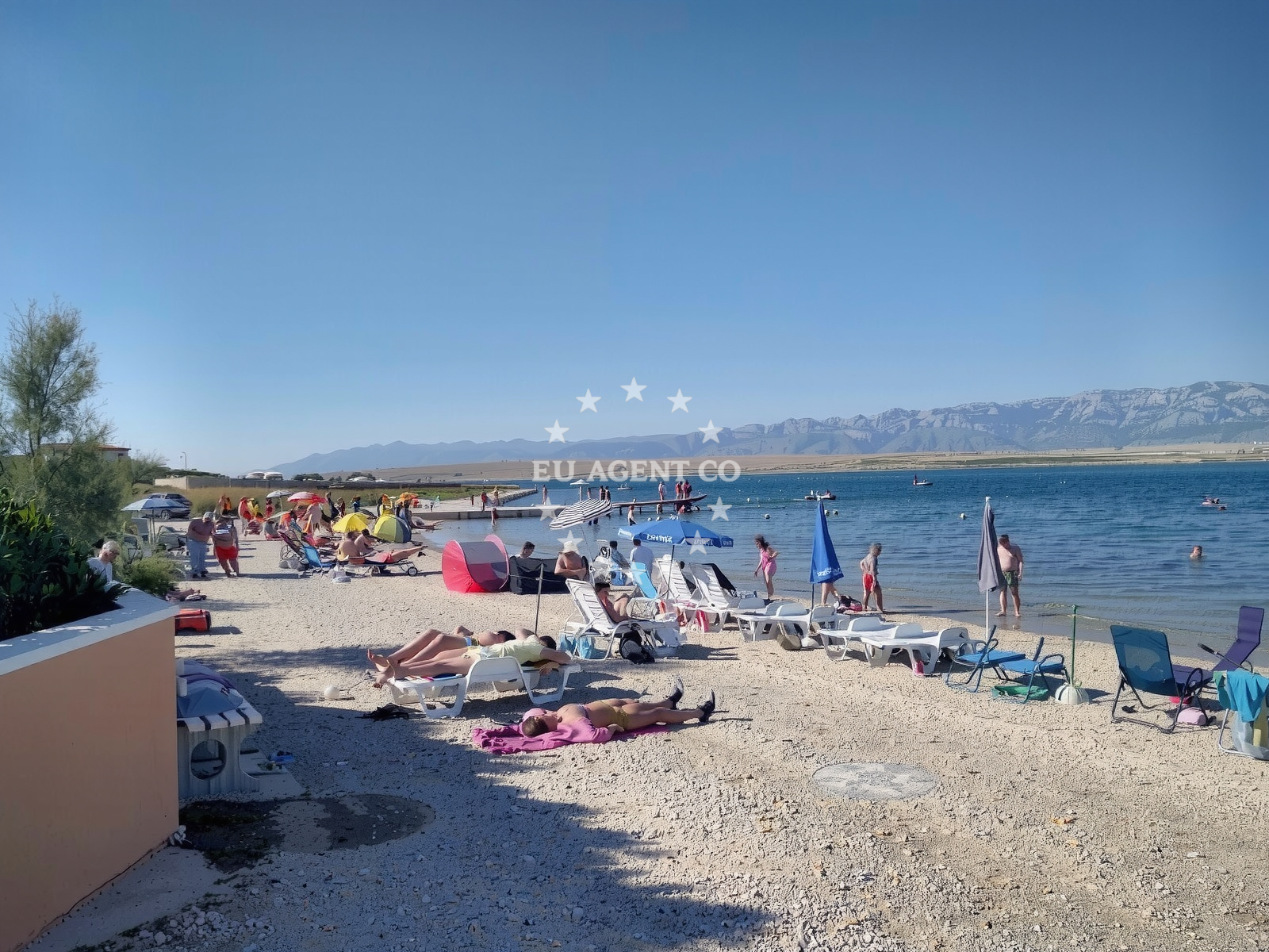 Sea and coastal view of Soldatica Beach in Soldatica 3/IV, Vir
