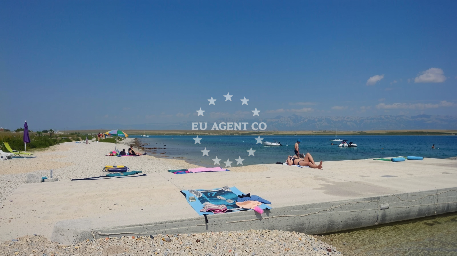 Beach facilities and surroundings at Soldatica Beach in Soldatica 3/IV, Vir