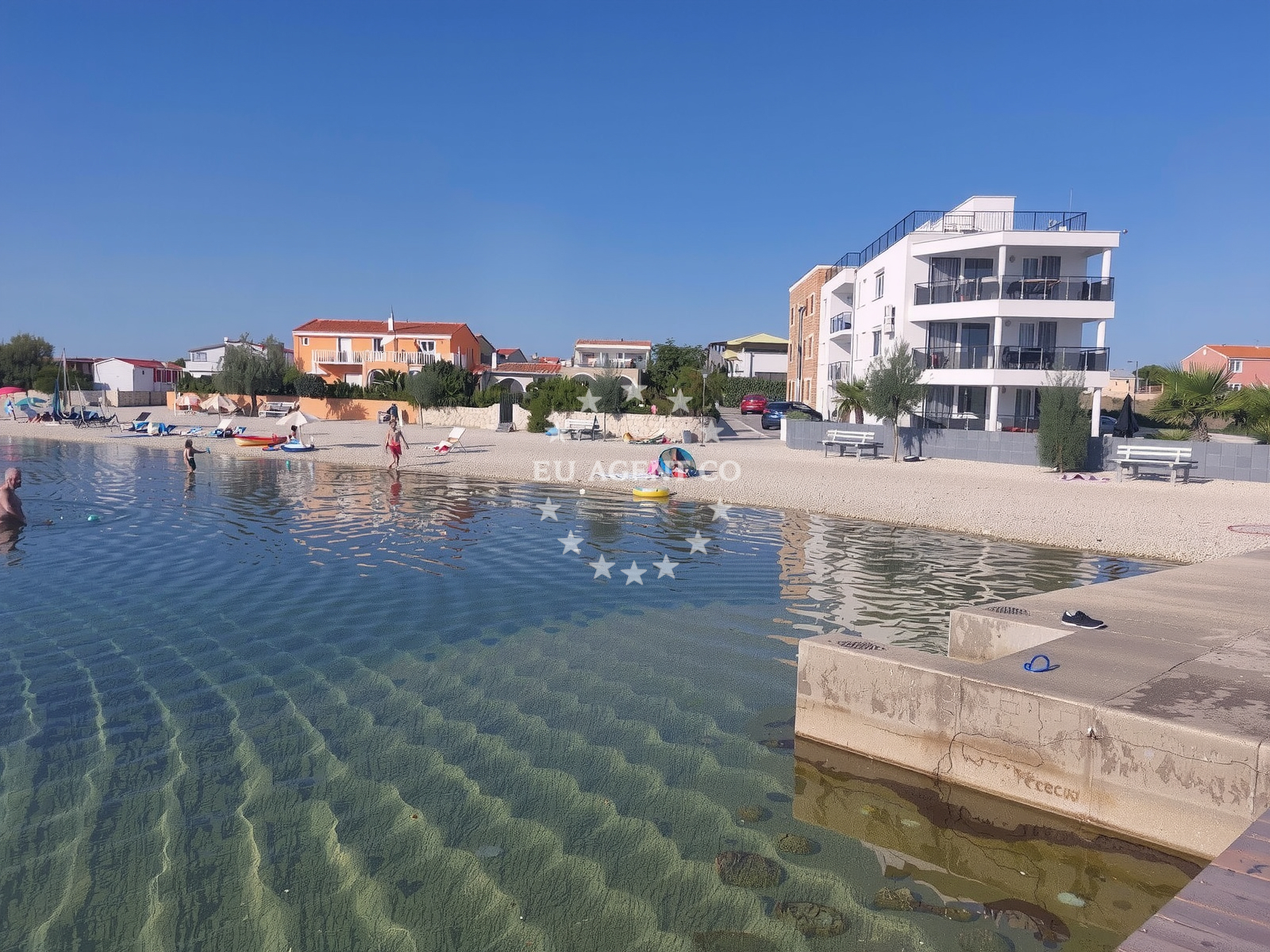 Additional view of Soldatica Beach in Soldatica 3/IV, Vir