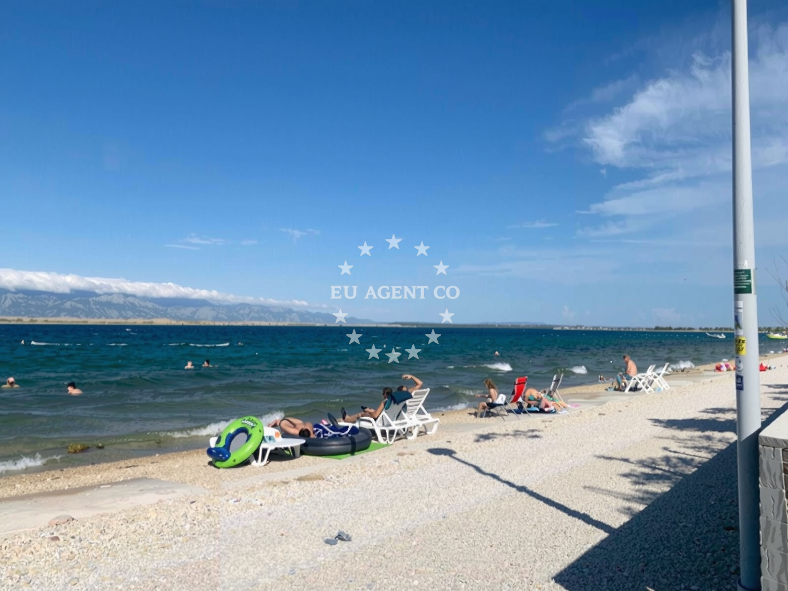 Additional view of Soldatica Beach in Soldatica 3/IV, Vir