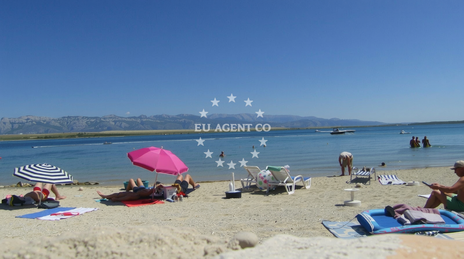 Additional view of Soldatica Beach in Soldatica 3/IV, Vir