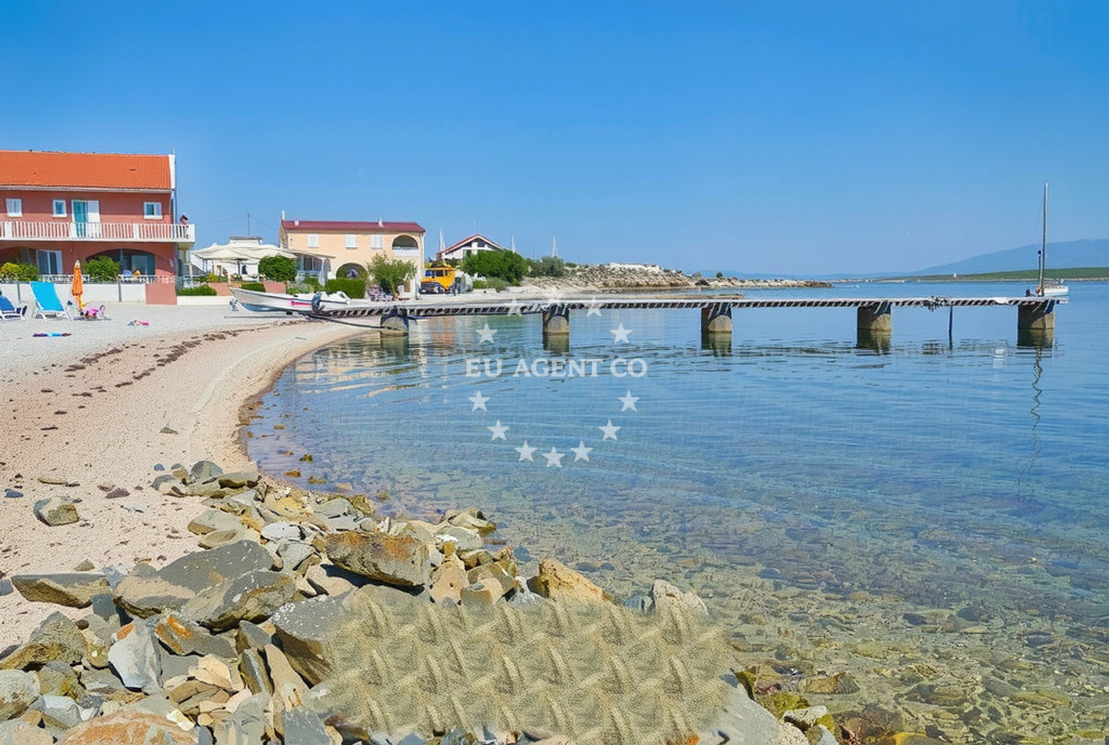 Shoreline and swimming area at Soldatica sredina, Vir (Vir) Beach in Soldatica sredina