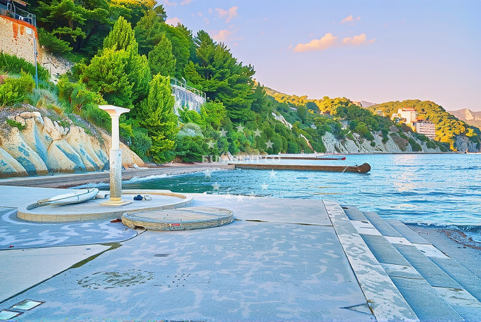Shoreline and swimming area at Solin: beaches and coves in Solin