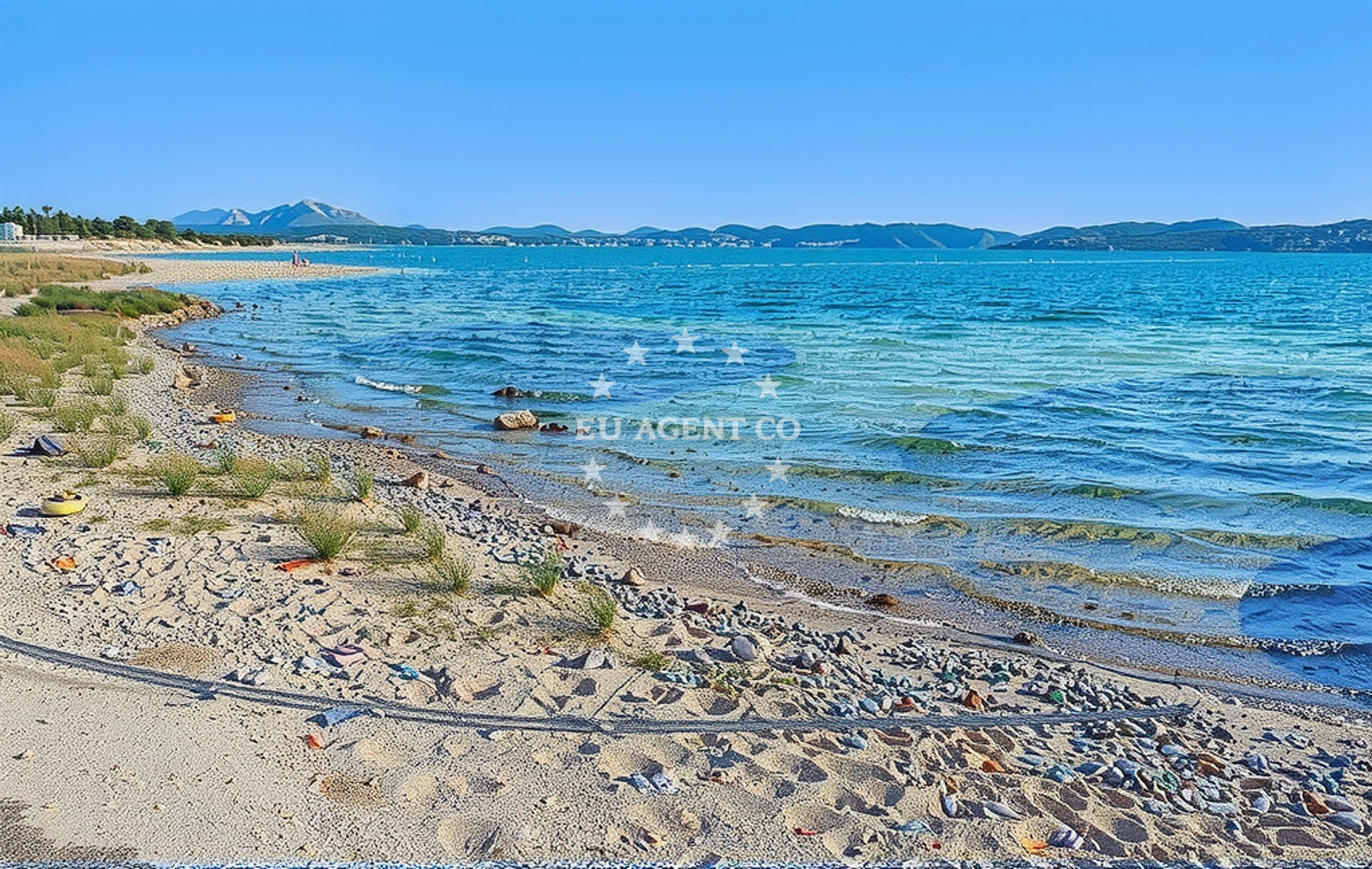 Shoreline and swimming area at Sonković: beaches and coves (2) in Sonković