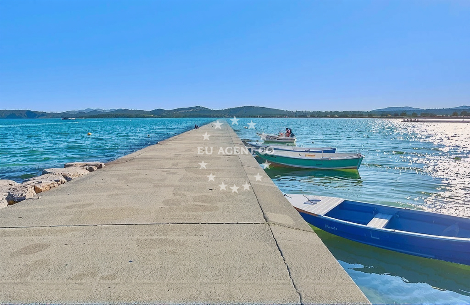 Beach facilities and surroundings at Sonković: beaches and coves (2) in Sonković