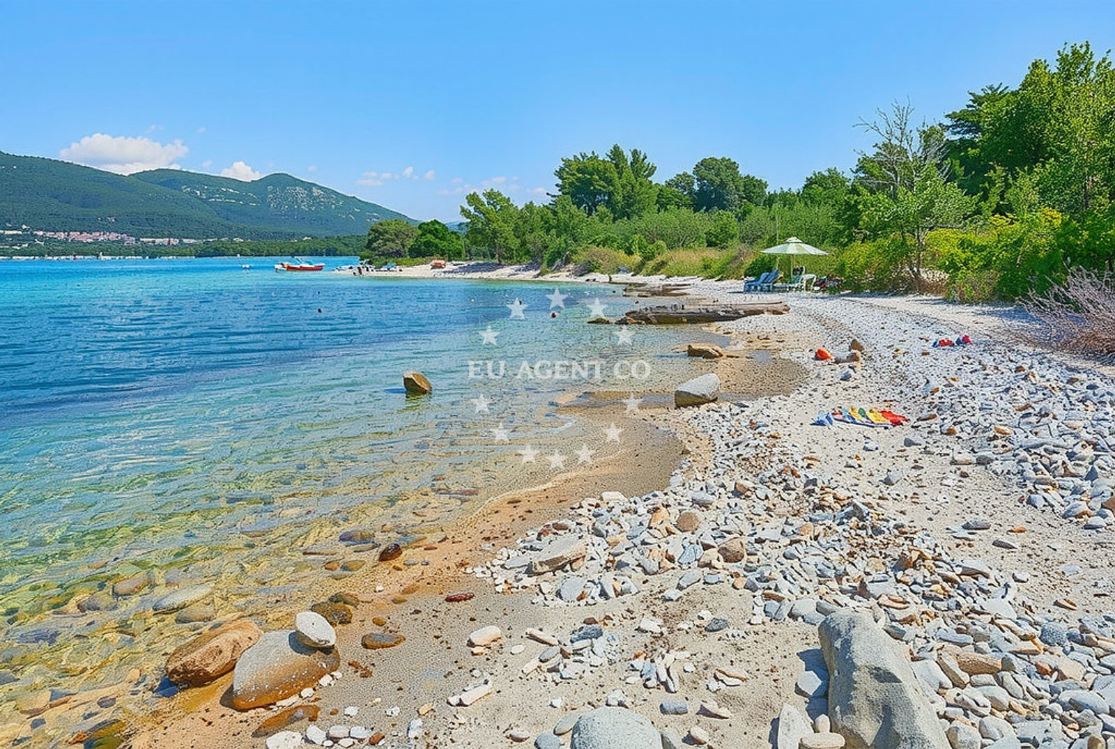 Beach facilities and surroundings at Sparagovići: beaches and coves in Sparagovići