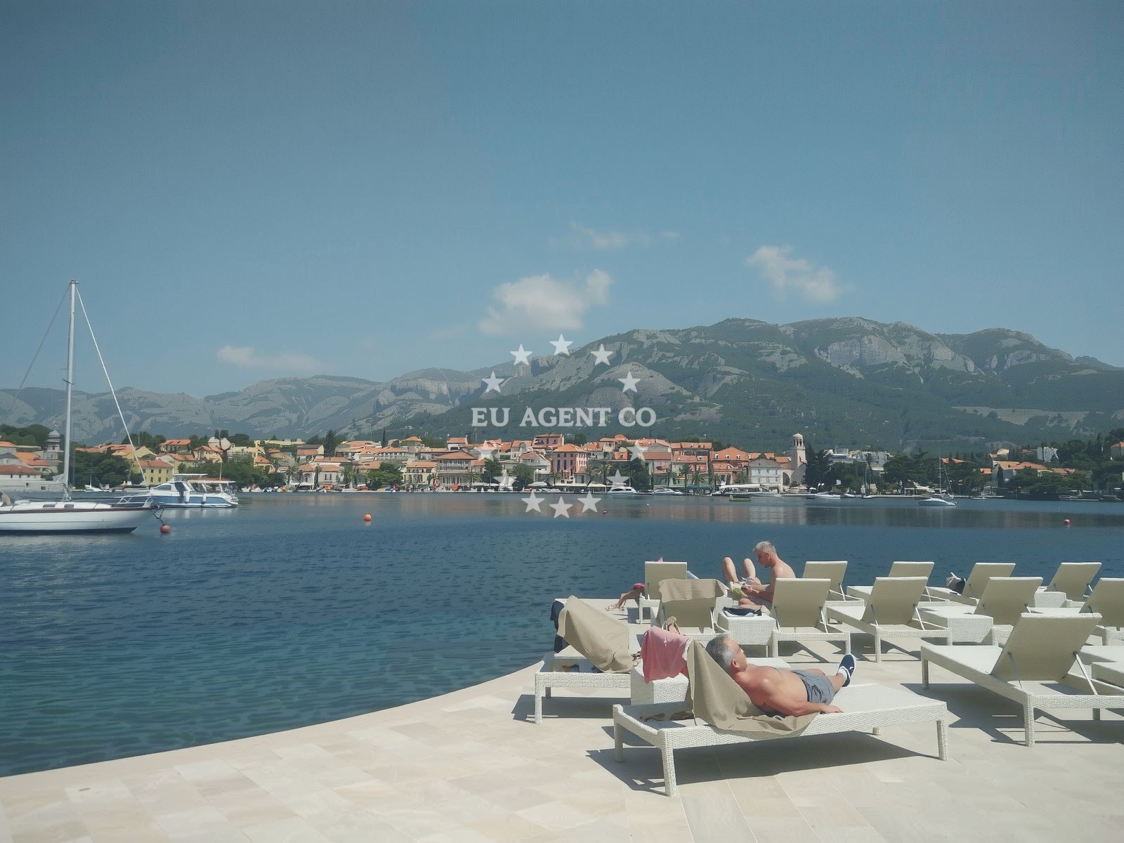 Beach facilities and surroundings at Spinaker's beach in Zidine 1, Cavtat