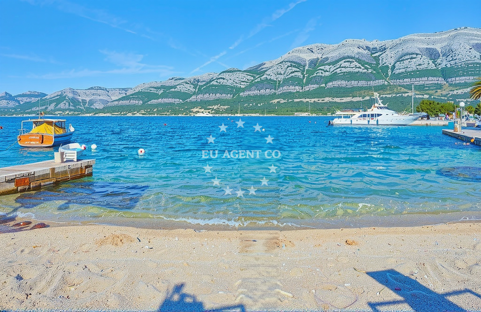 Beach facilities and surroundings at Spomenik, Korčula (Korčula) Beach in Spomenik