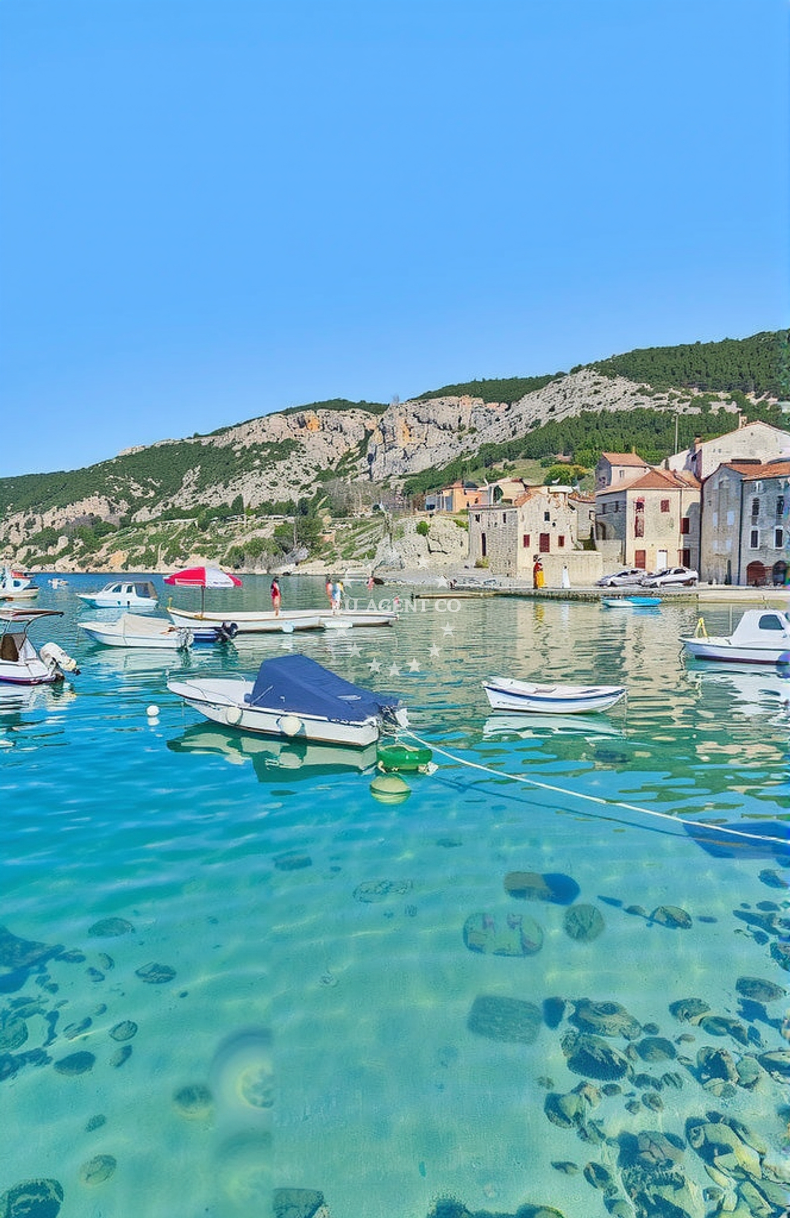 Shoreline and swimming area at Šporku žolo, Komiža (Vis) Beach in Šporku žolo