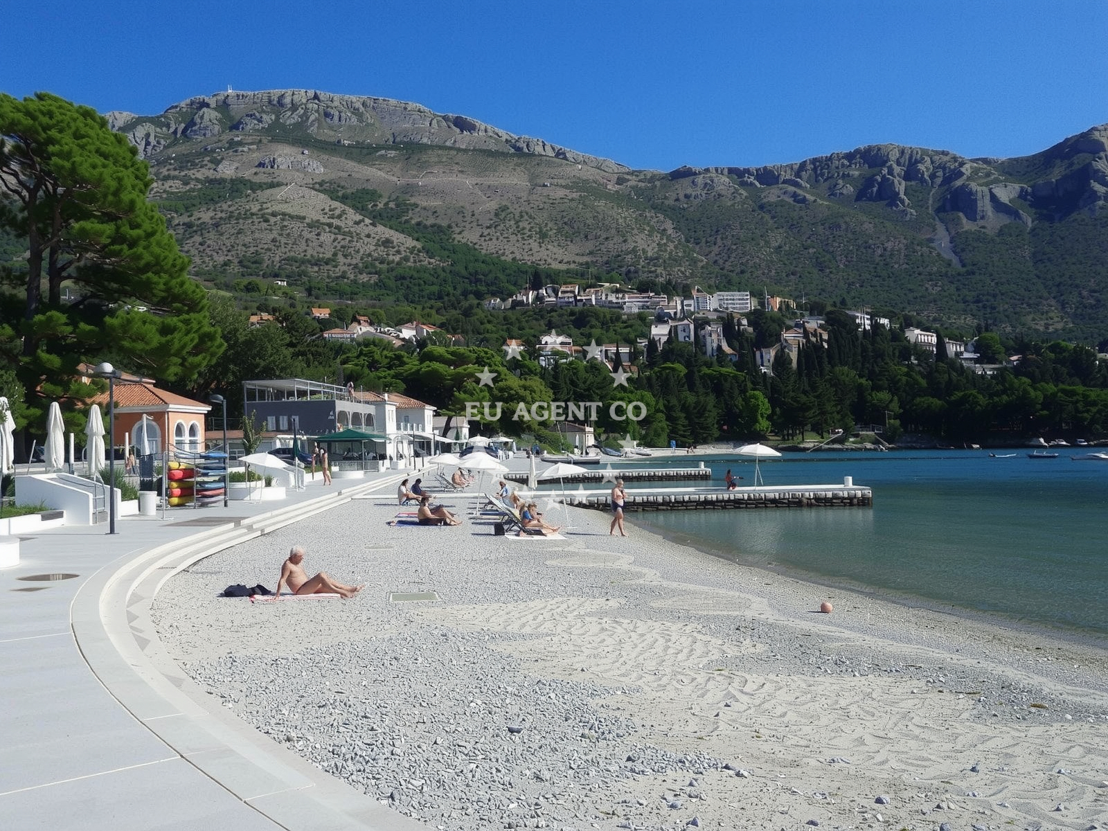 Overview of Srebreno beach in Setaliste dr. Franja Tudmana 14, Mlini