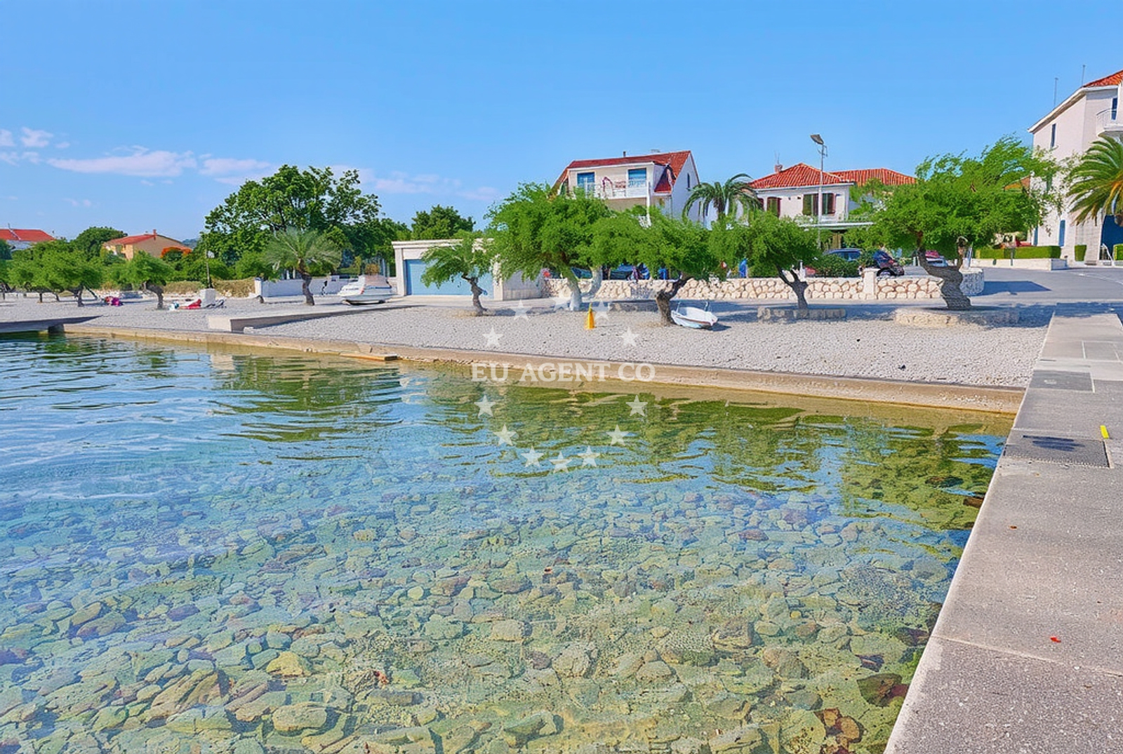 Beach facilities and surroundings at Sreser: beaches and coves (4) in Sreser
