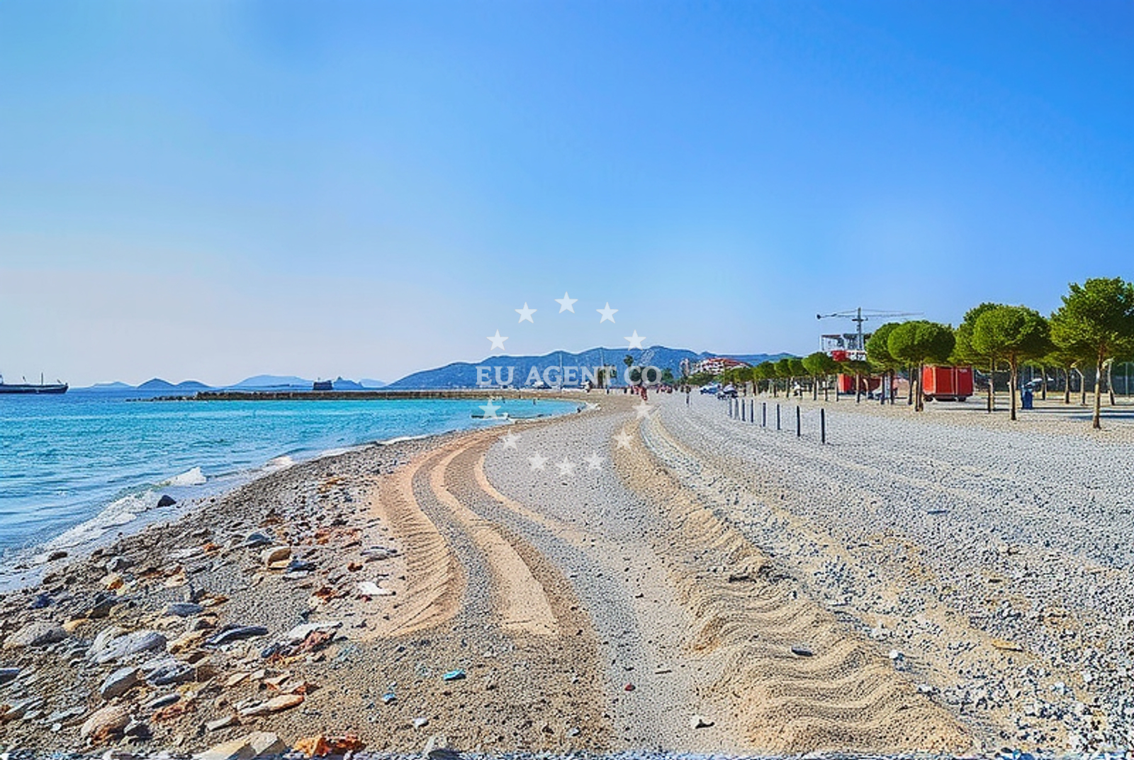 Beach facilities and surroundings at Srima, Srima Beach in Srima