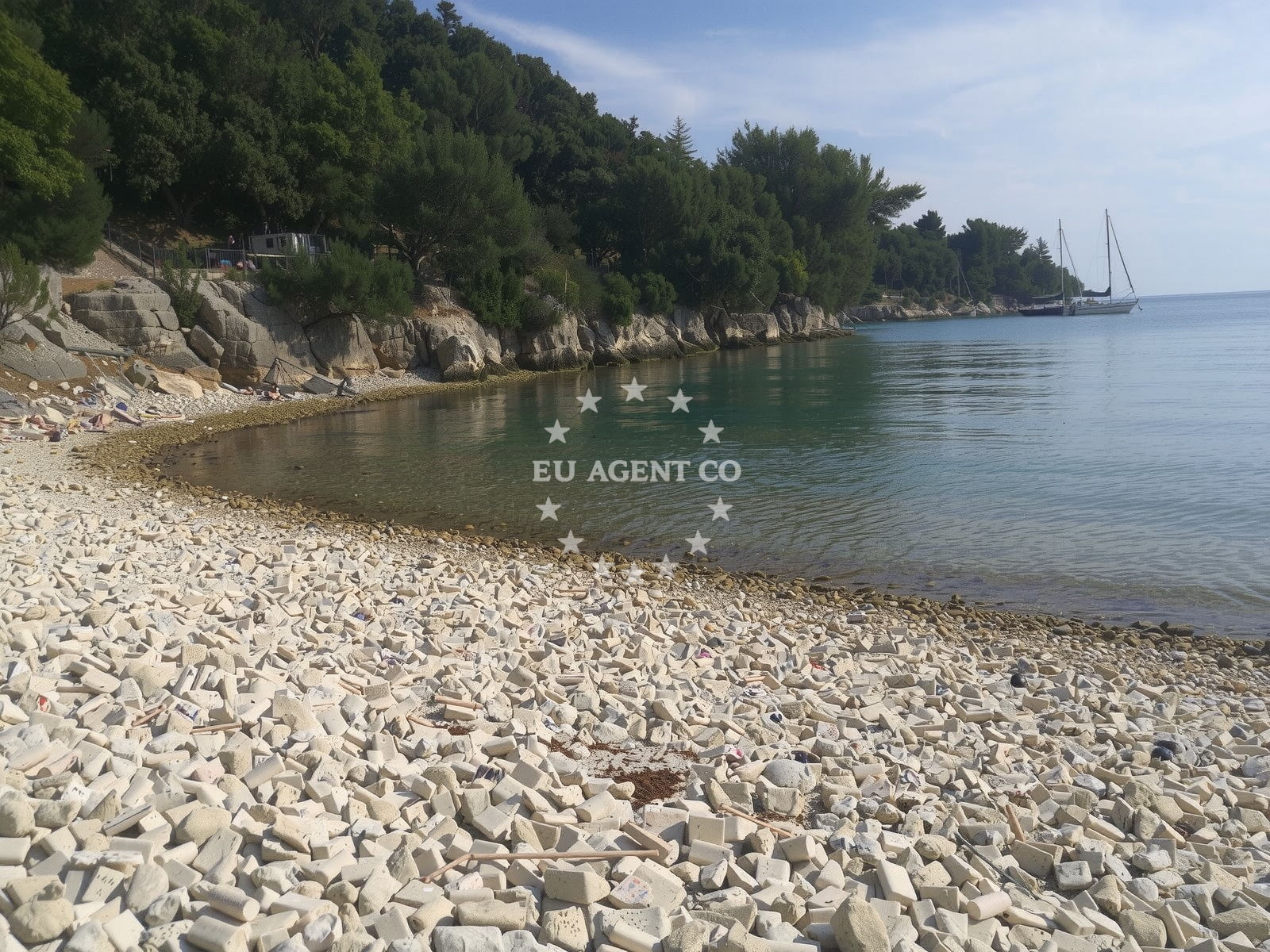 Beach facilities and surroundings at St. Mara beach in Kampor 443, Kampor