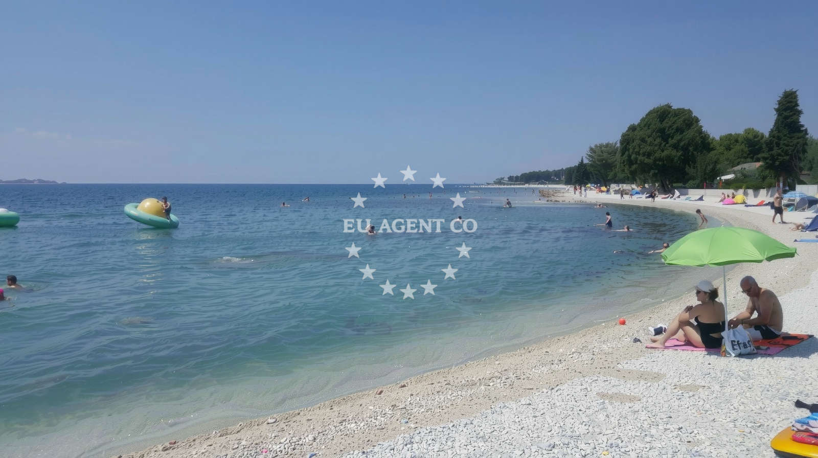 Shoreline and swimming area at Stara Fazana beach in Piazza Grande 3, Fažana
