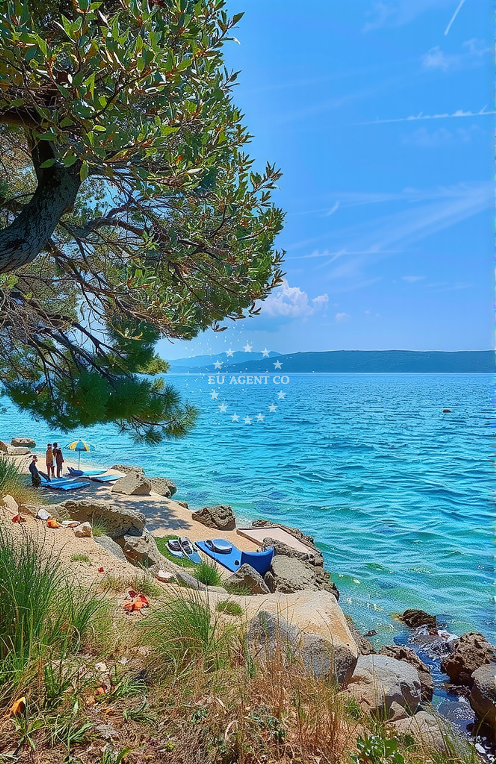 Shoreline and swimming area at Stara Gavza, Cres (Cres) Beach in Stara Gavza