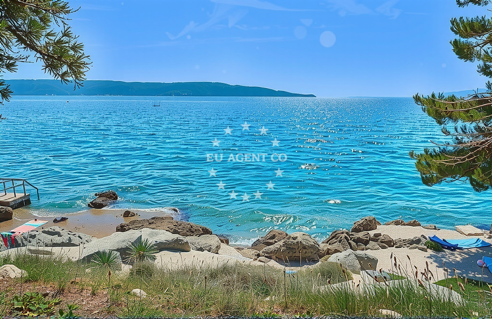 Beach facilities and surroundings at Stara Gavza, Cres (Cres) Beach in Stara Gavza
