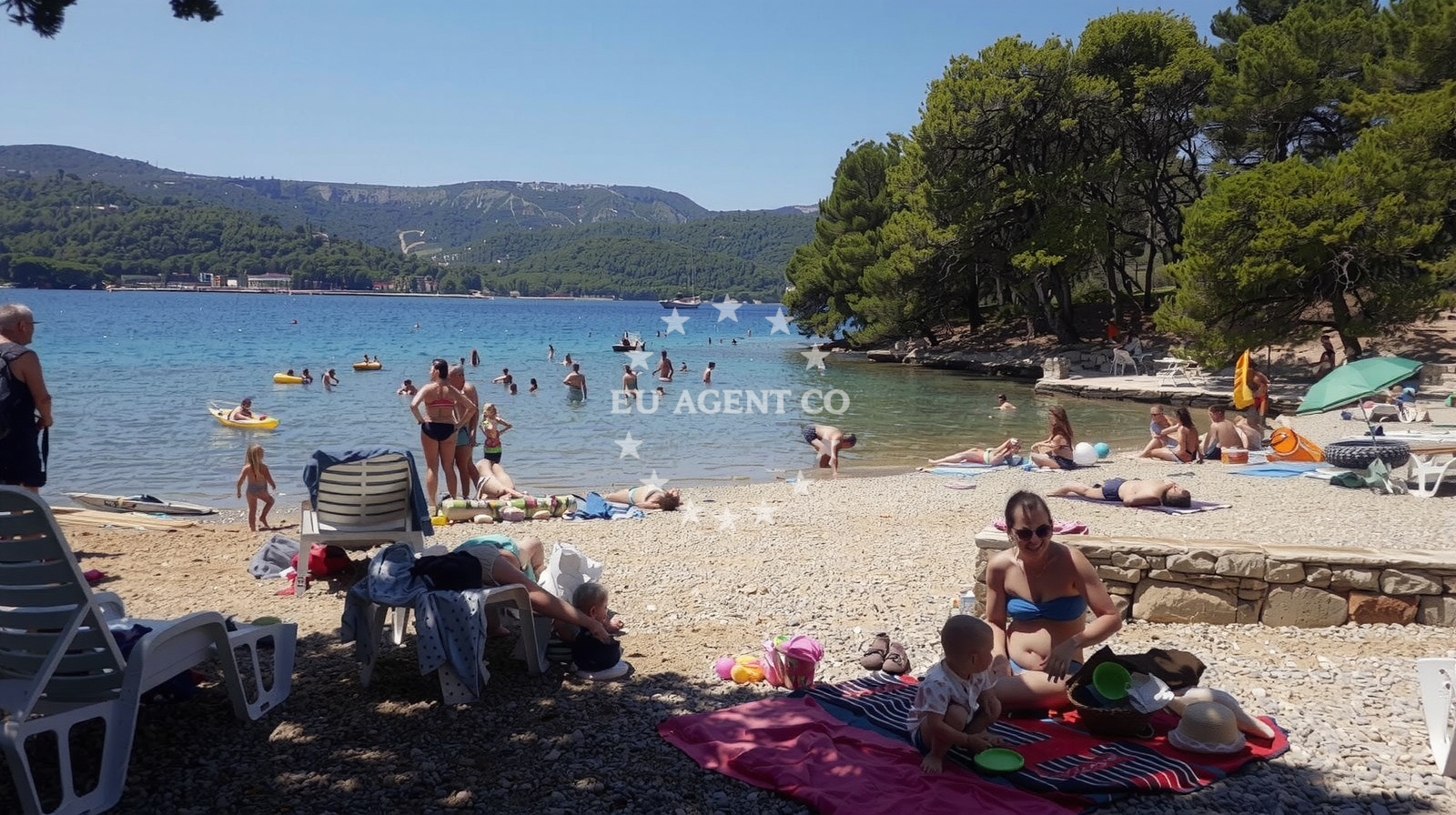 Shoreline and swimming area at Stari Grad beach in Naselje Helios 5, Stari Grad