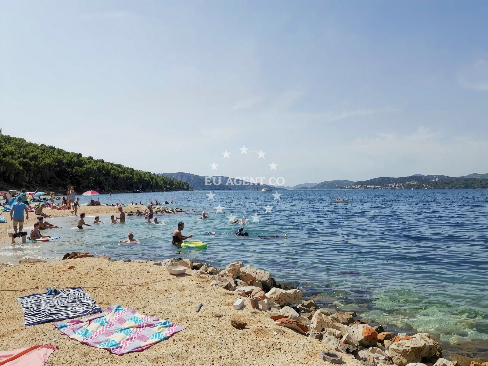 Shoreline and swimming area at Stari Porat beach in Put Rudeja 4, Okrug Donji
