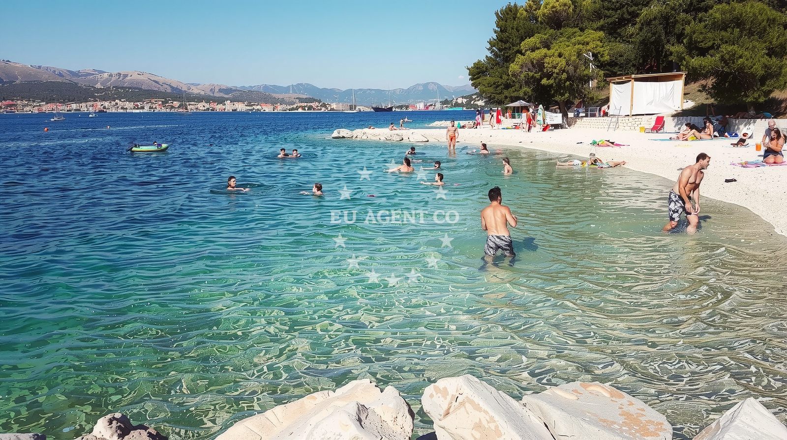 Beach facilities and surroundings at Stari Porat beach in Put Rudeja 4, Okrug Donji