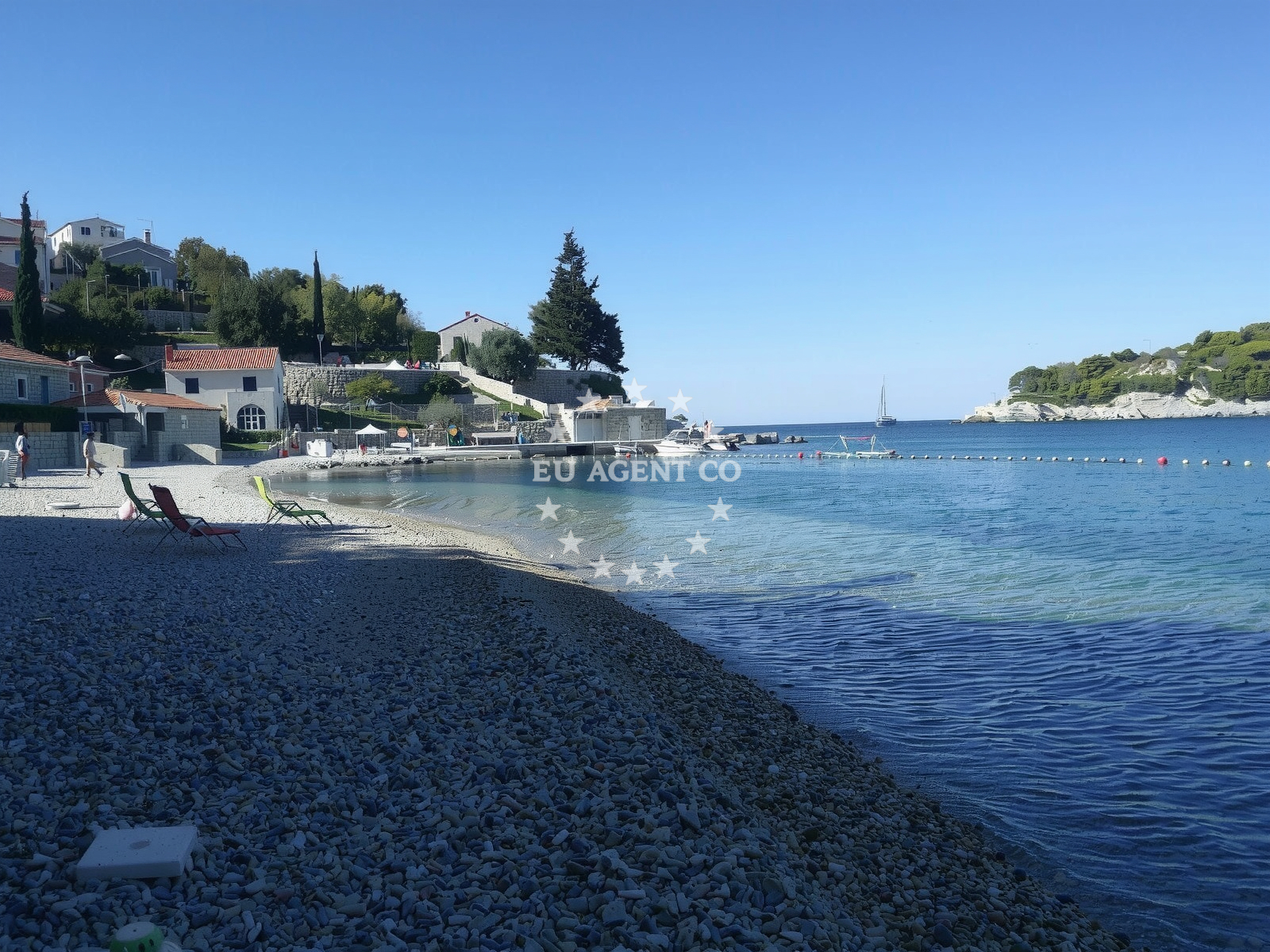 Beach facilities and surroundings at Stikovica beach in 40 Štikovica, Zaton