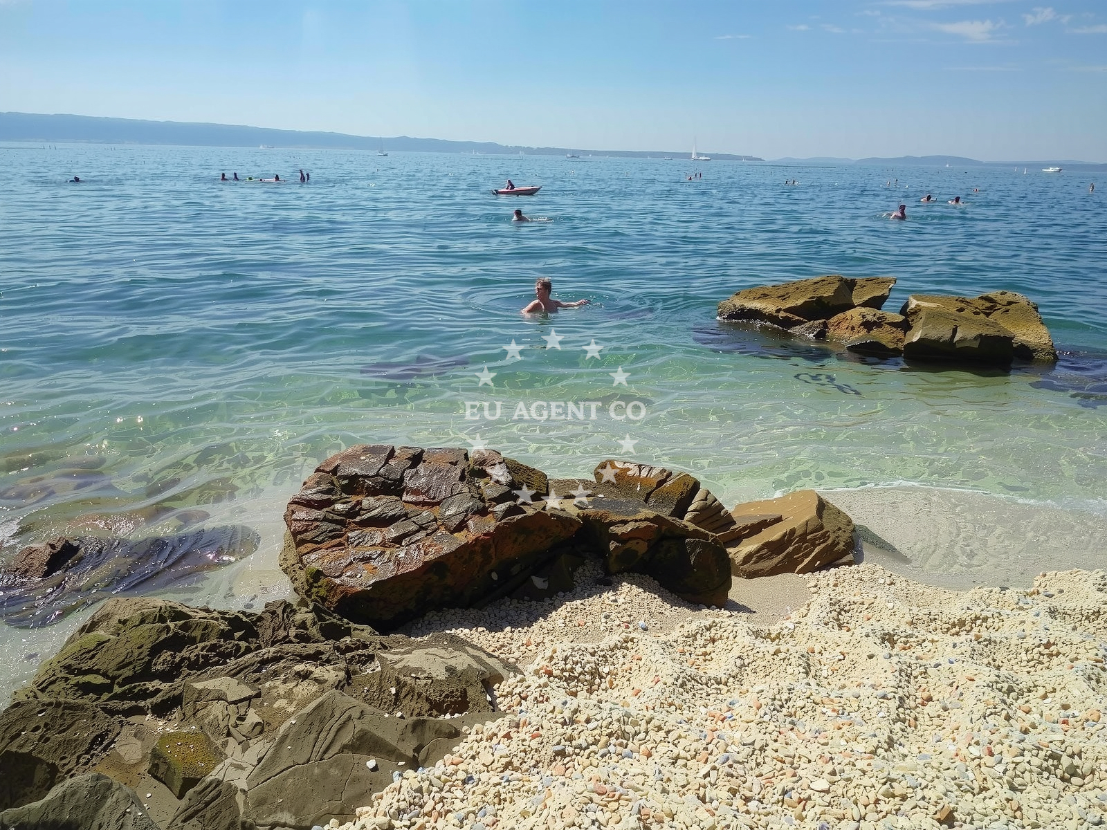 Additional view of Stobrec Jug Beach in Mornarska ulica, Split