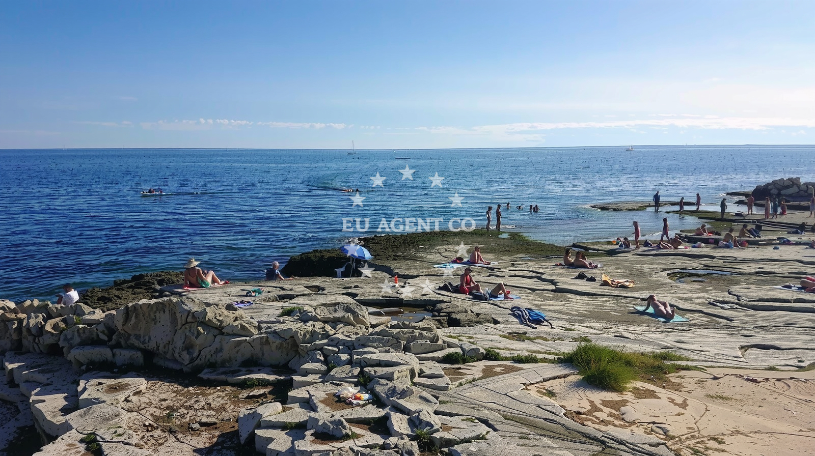 Beach facilities and surroundings at Stoja beach in Stoja 37, Pula