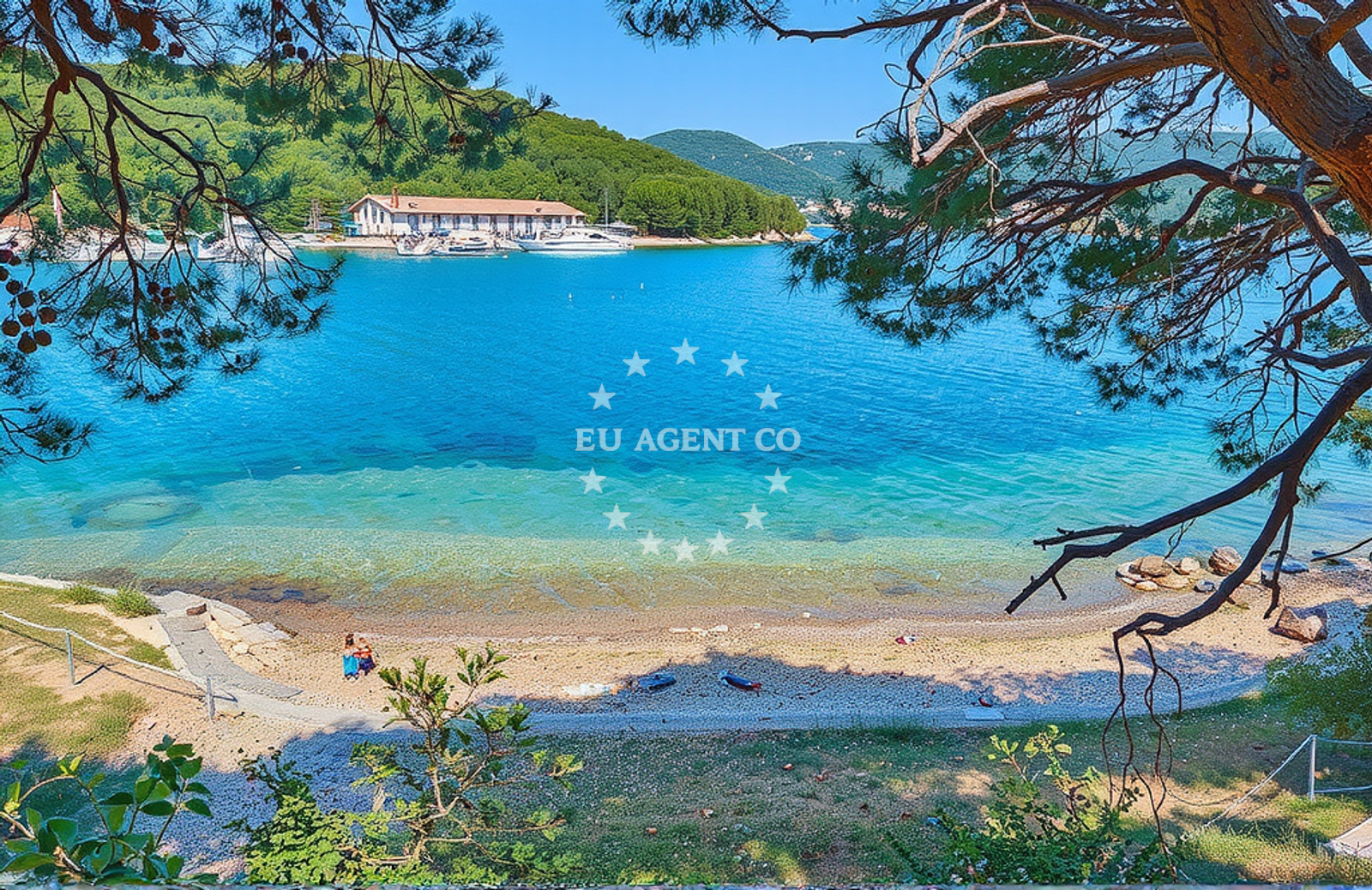 Beach facilities and surroundings at Stonca (dog beach), Vis (Vis) Beach in Stonca (plaža za pse)