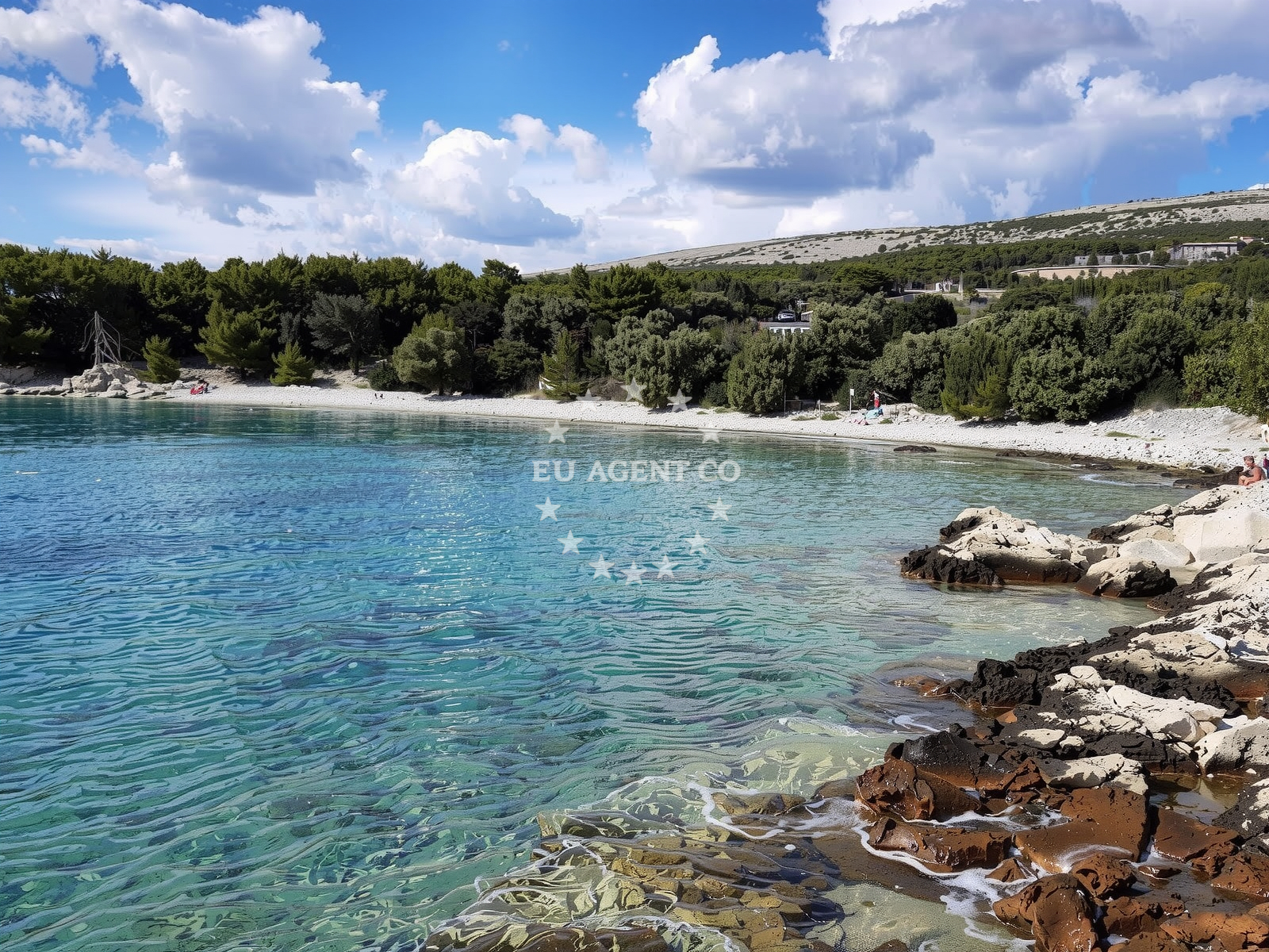 Overview of Stork beach in 109 Šimuni, Šimuni