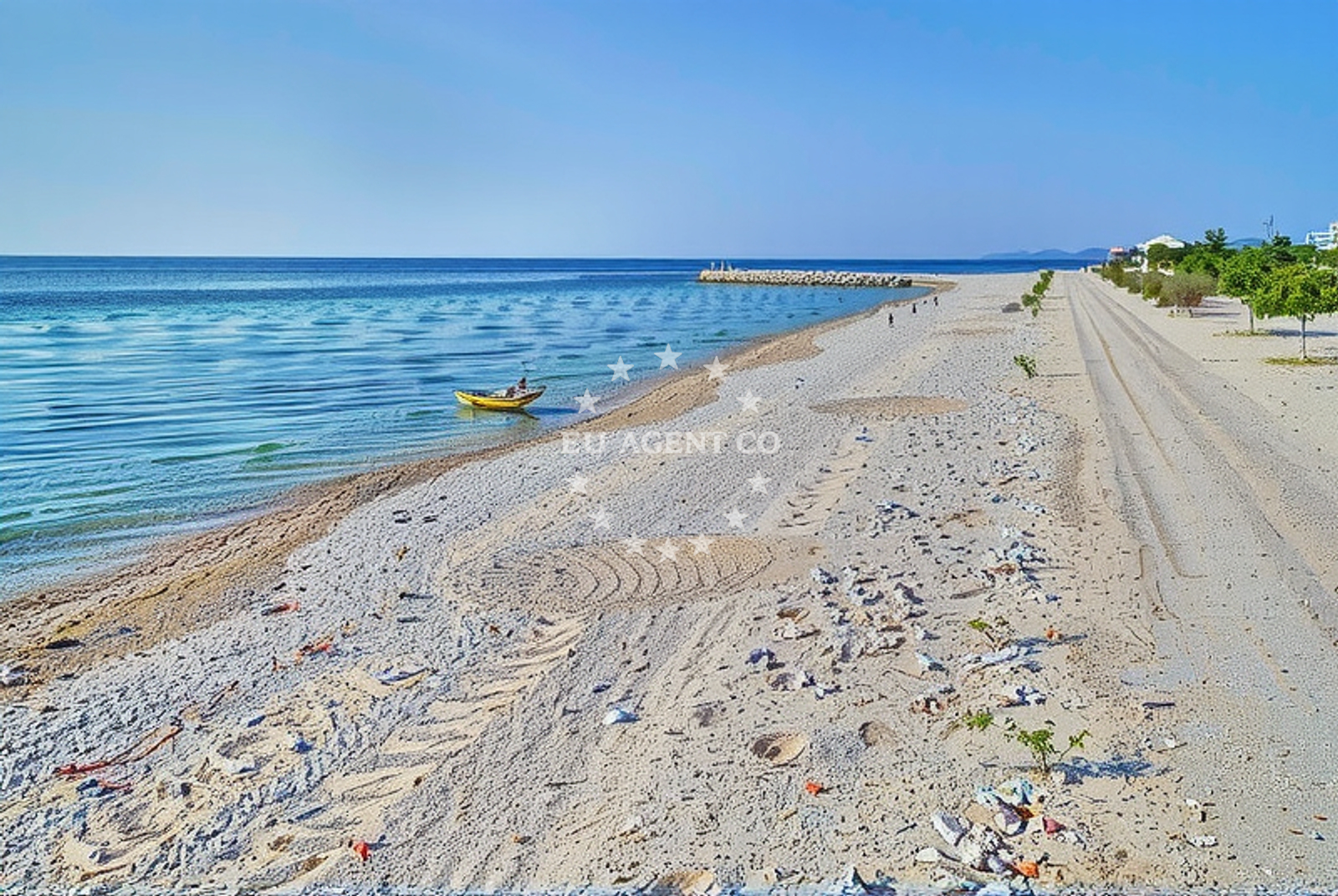 Beach facilities and surroundings at Straško zapad, Novalja (Pag) Beach in Straško zapad