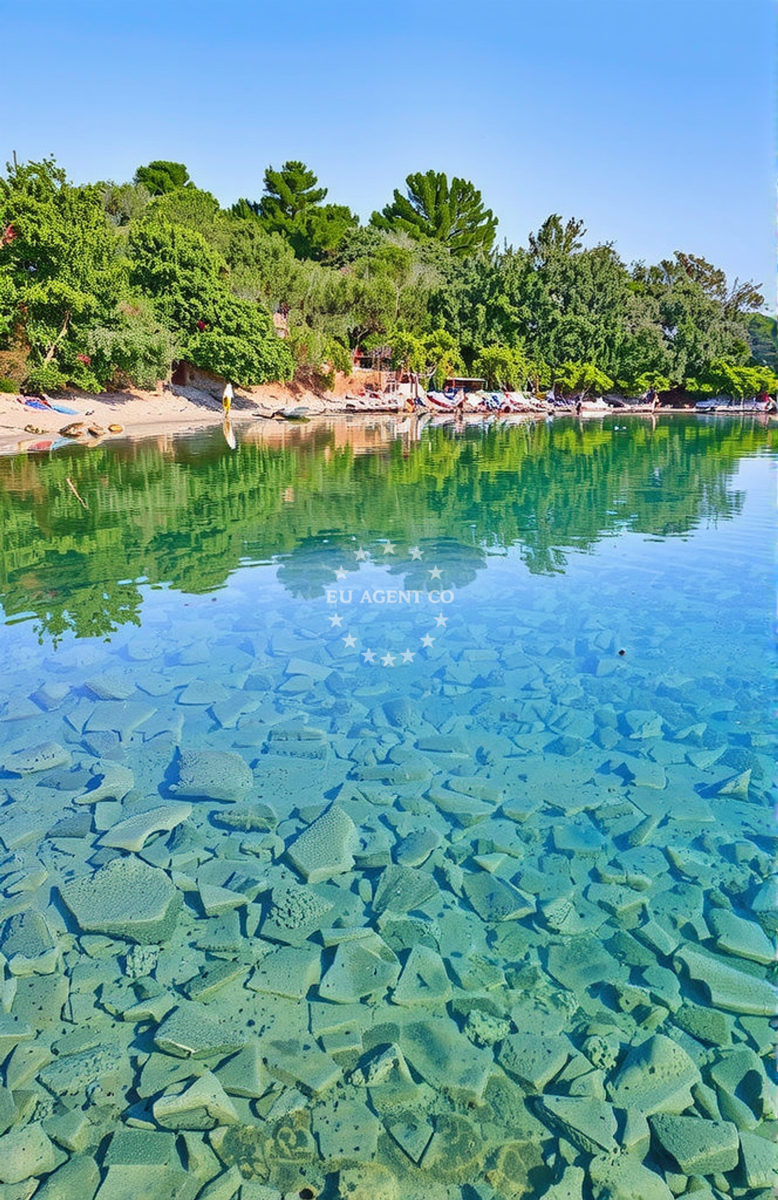 Beach facilities and surroundings at Studenac, Sveti Jakov (Lošinj) Beach in Studenac