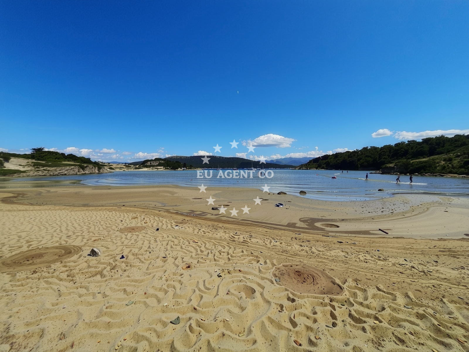 Beach facilities and surroundings at Sturic beach in Lopar 150, Lopar