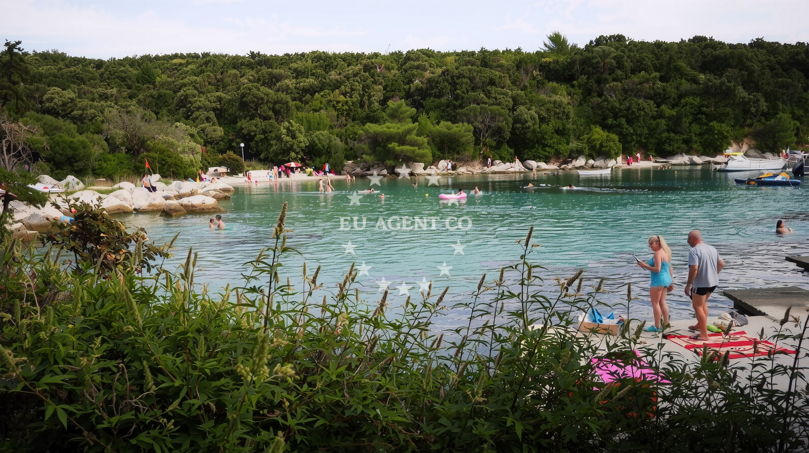 Shoreline and swimming area at Suha Punta Beach in 77b Kampor, Kampor