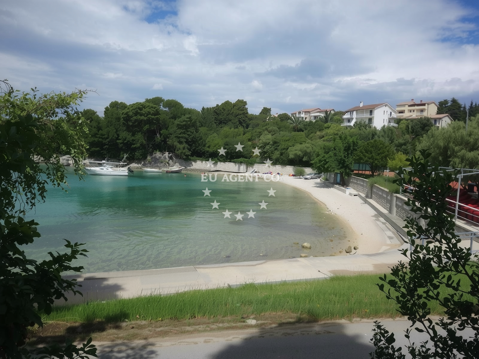 Beach facilities and surroundings at Suha Punta II beach in Kampor 99, Rab