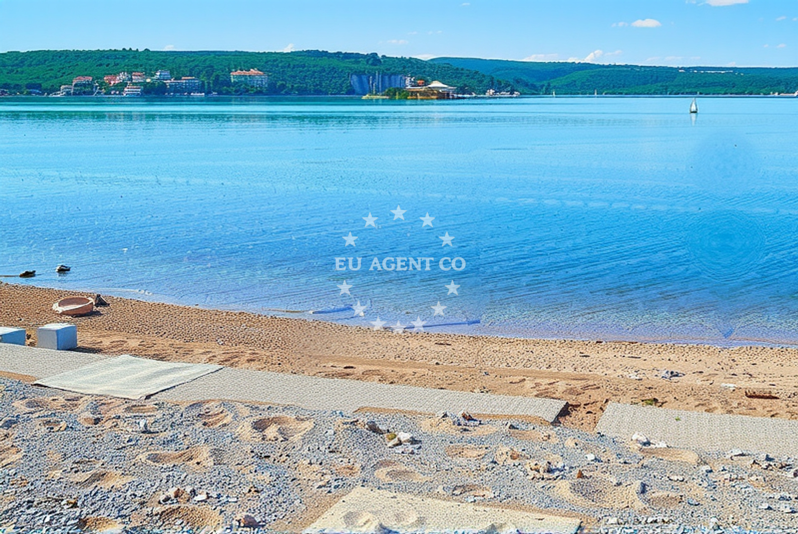 Shoreline and swimming area at Sulinj 1, Rudine (Krk) Beach in Sulinj 1