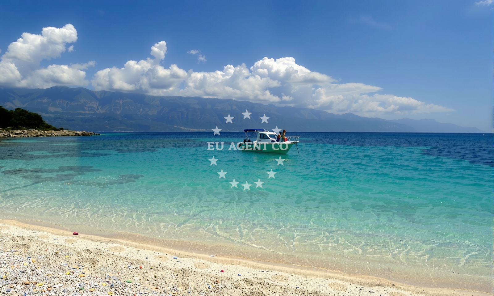 Shoreline and swimming area at Sumartin beach in Put lanterne 10, Sumartin