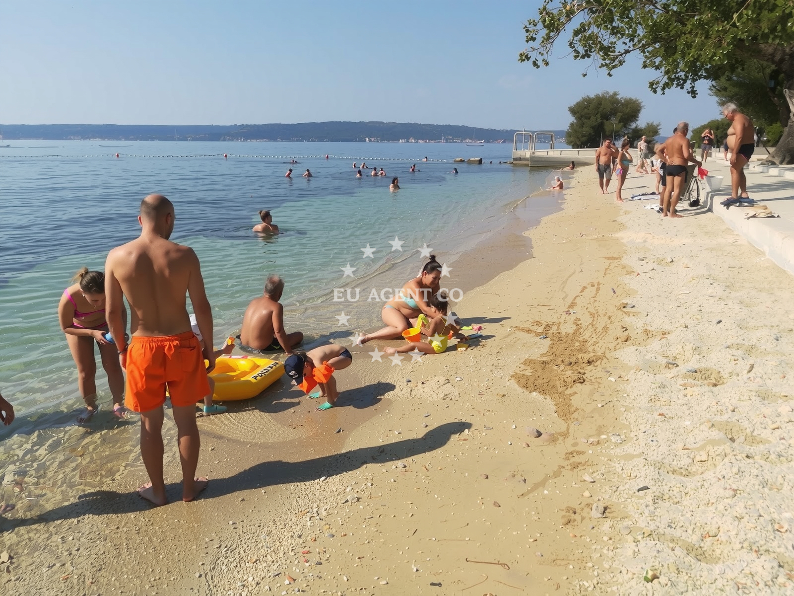 Shoreline and swimming area at Sumica beach in 14 Šetalište Miljenka i Dobrile, Kaštela