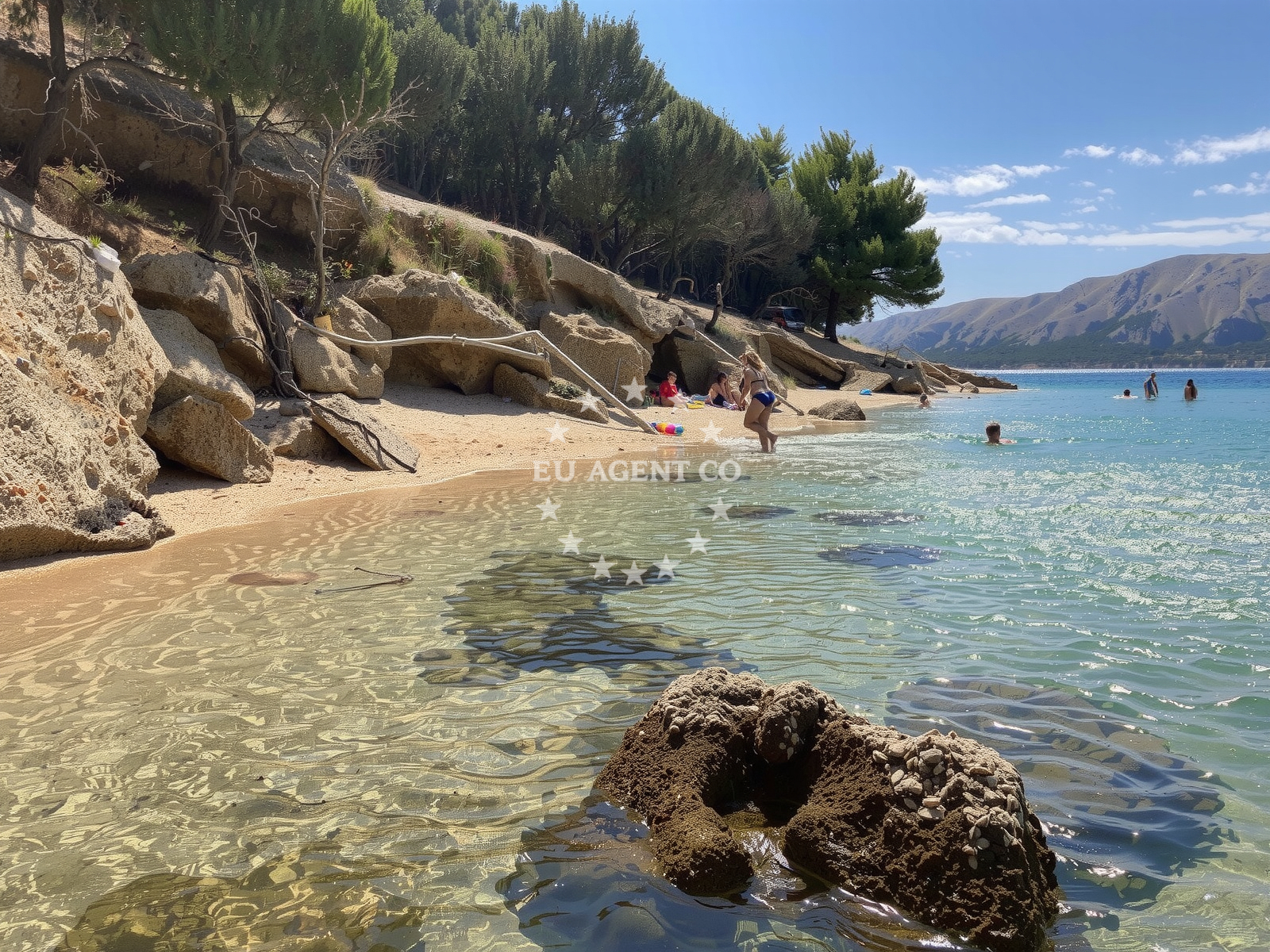 Overview of Suncana beach in Metajna 110, Metajna