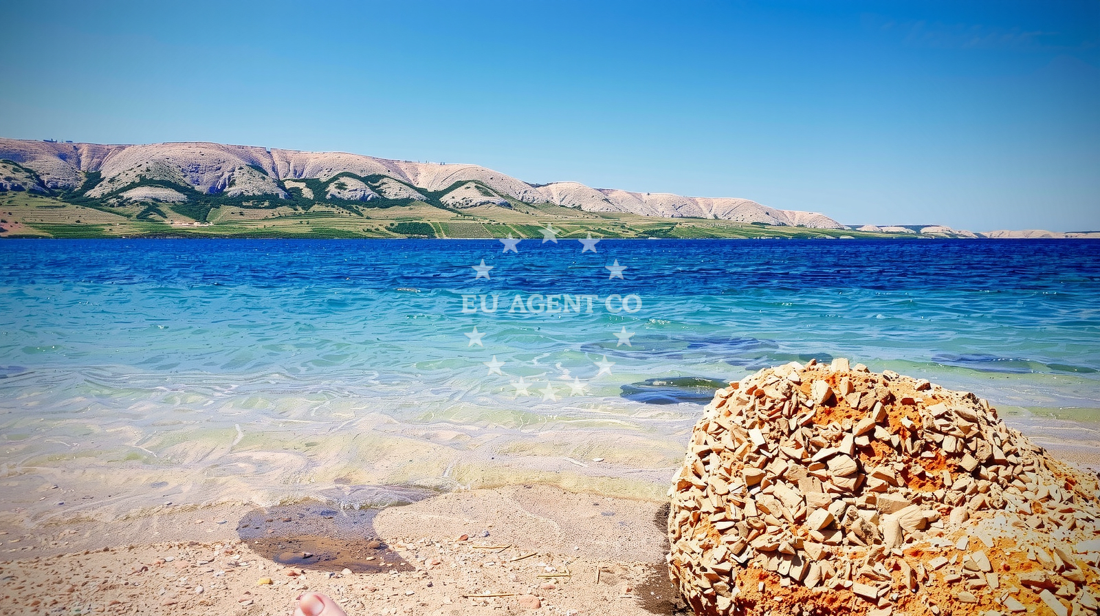 Beach facilities and surroundings at Suncana beach in Metajna 110, Metajna