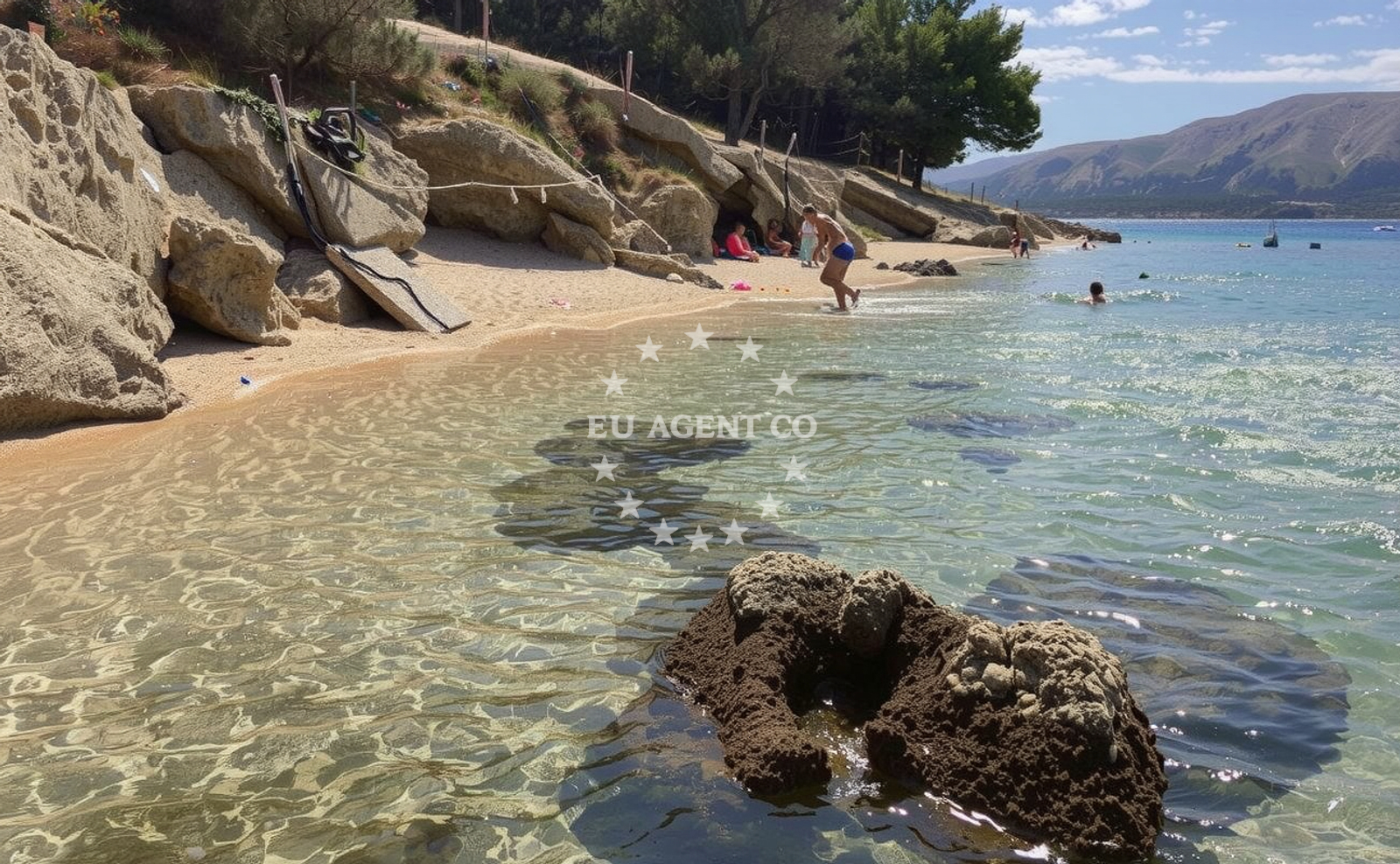 Additional view of Suncana beach in Metajna 110, Metajna