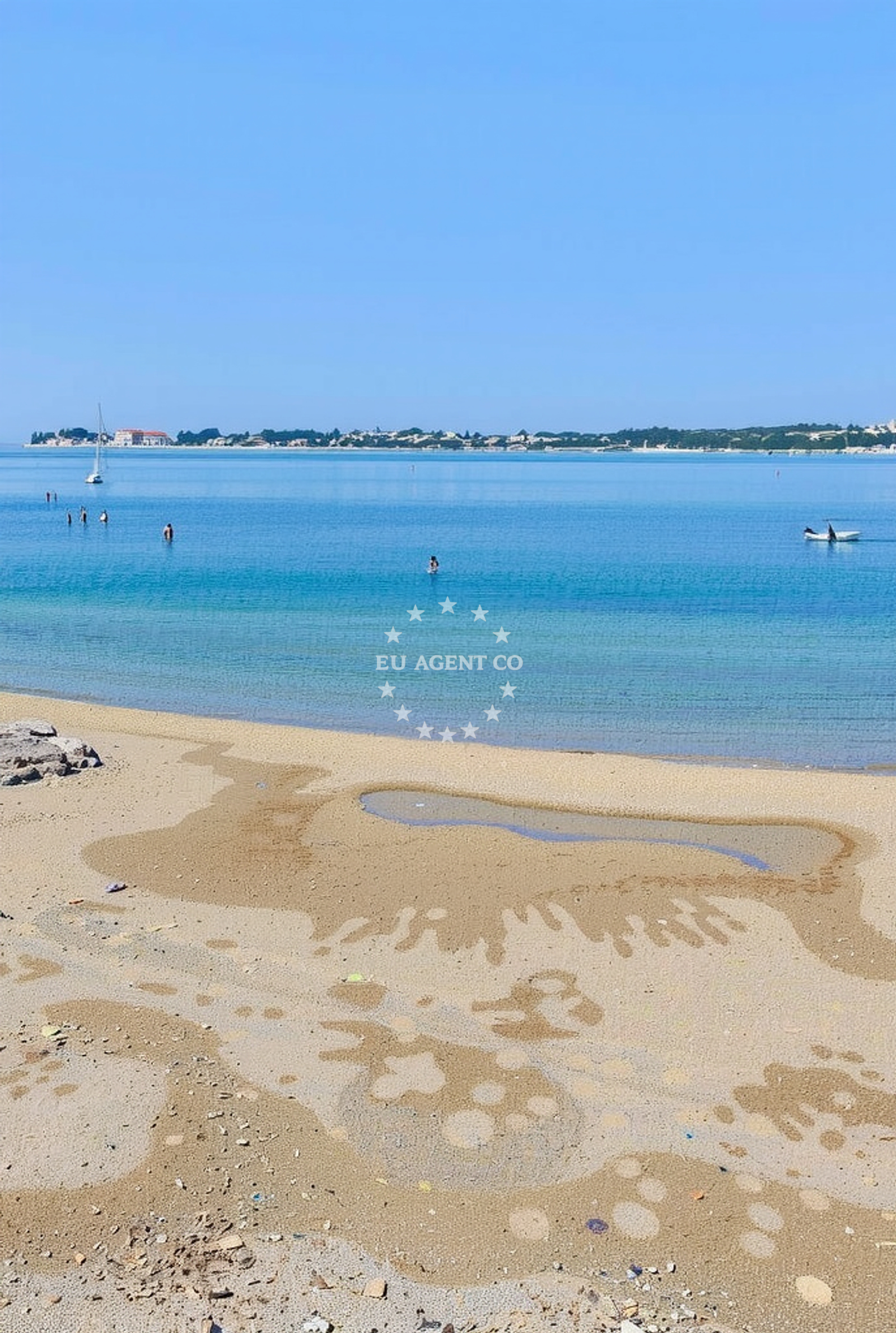 Beach facilities and surroundings at Sunce, Vabriga Beach in Sunce