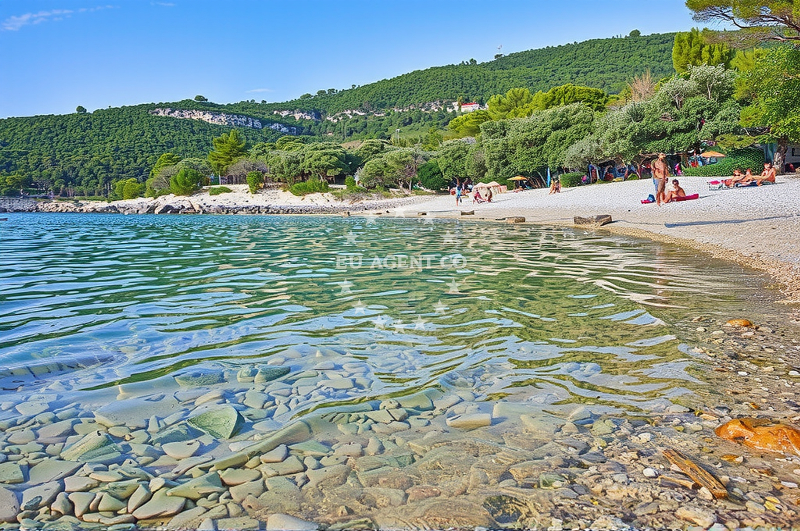 Beach facilities and surroundings at Sunfarni jug, Veli Lošinj (Lošinj) Beach in Sunfarni jug