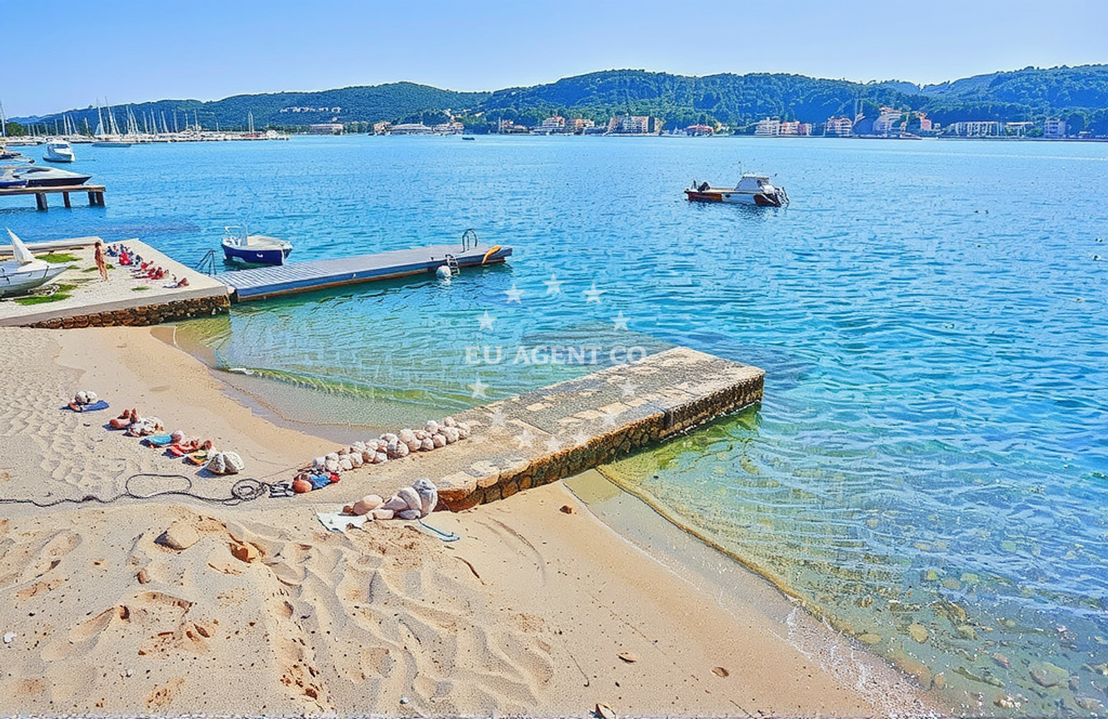 Beach facilities and surroundings at Supetarska Draga (Rab): beaches and coves (1) in Supetarska Draga (Rab)