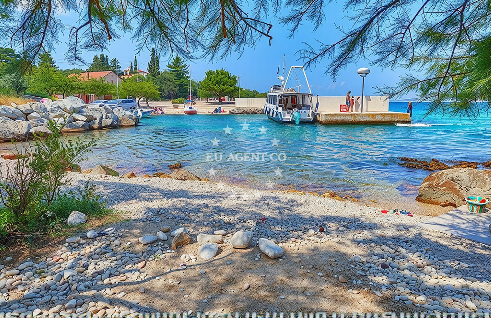 Shoreline and swimming area at Sušica sredina, Ugljan (Ugljan) Beach in Sušica sredina