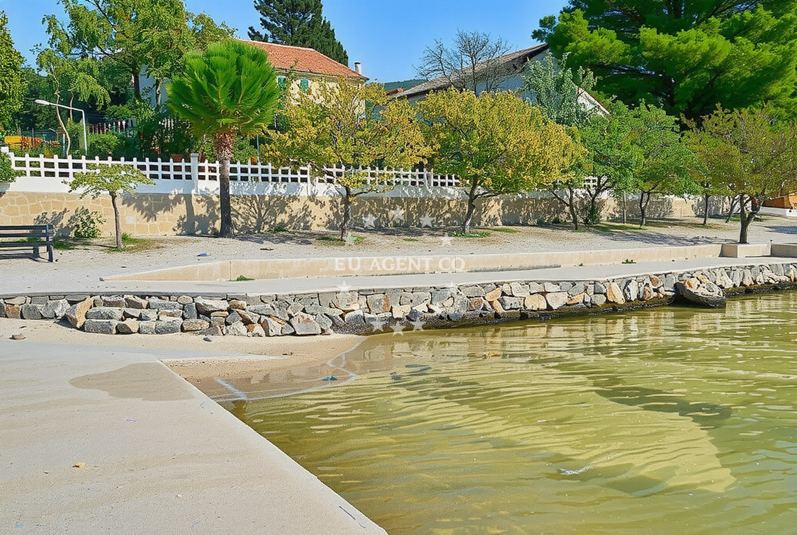 Shoreline and swimming area at Šušnjar II, Kruševo (Obrovac) Beach in Šušnjar II