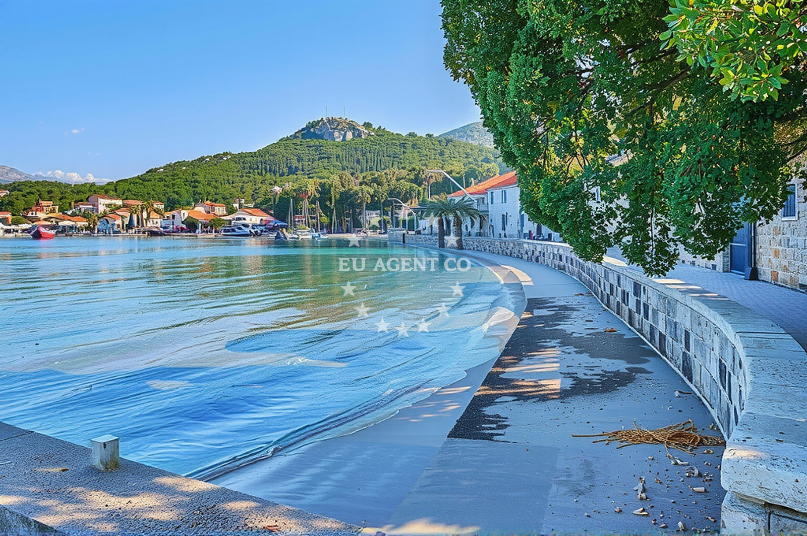 Shoreline and swimming area at Sutiona, Lopud (Lopud) Beach in Sutiona