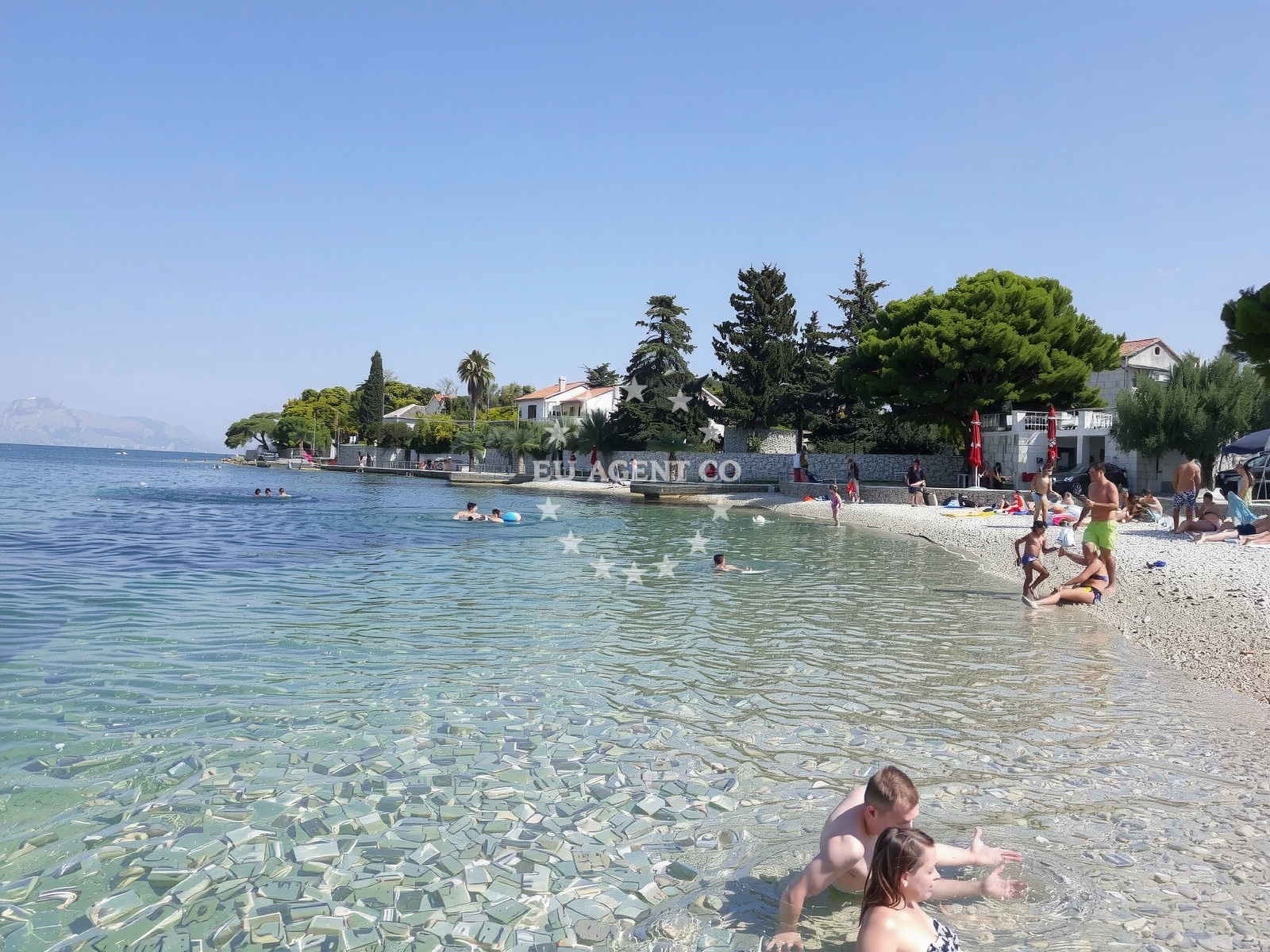 Beach facilities and surroundings at Sutivan beach in Perića Kala 1, Sutivan
