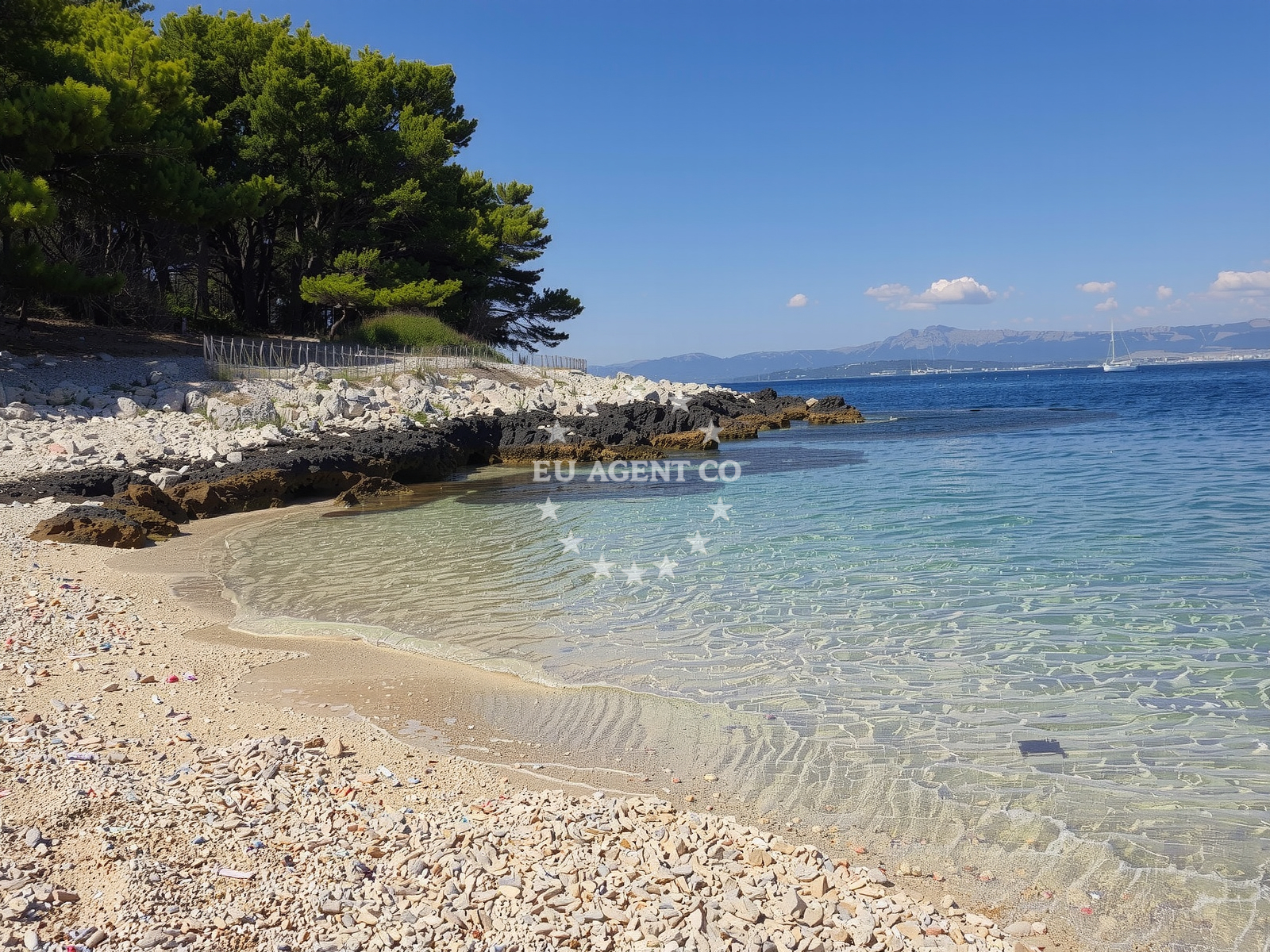 Beach facilities and surroundings at Sutivan II beach in Braće Ivanović Valerijev 17, Sutivan