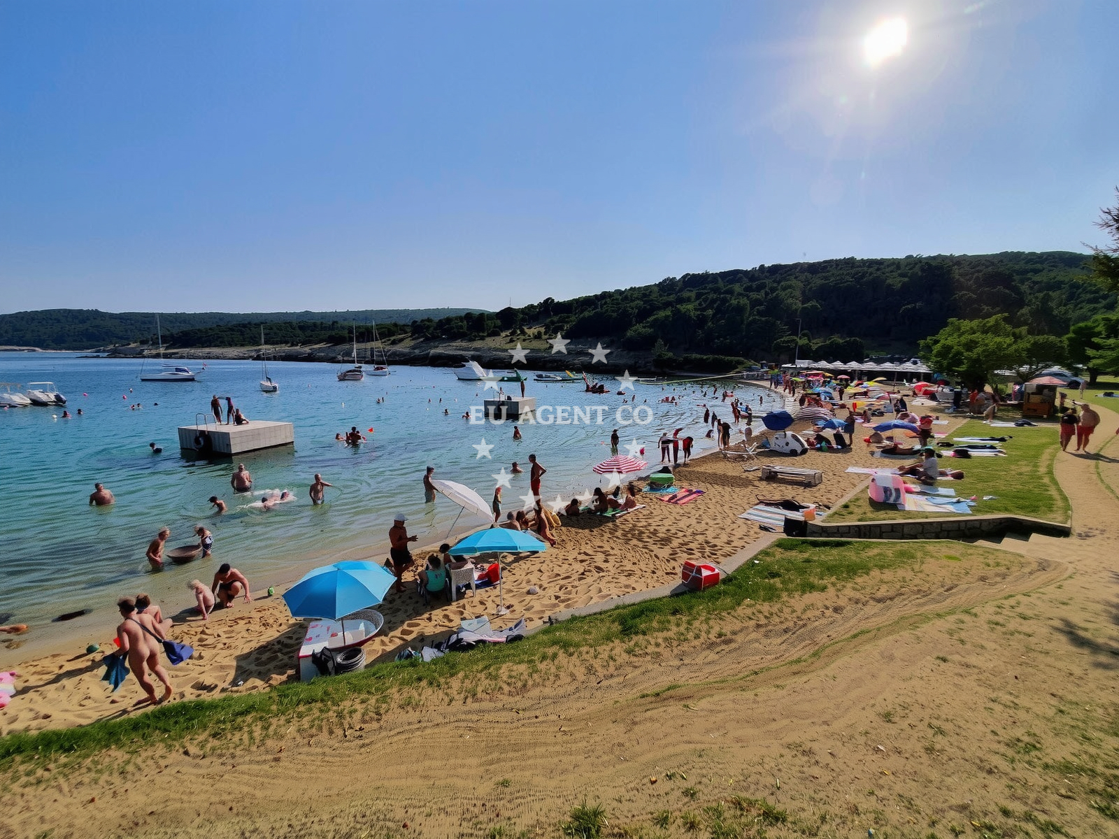 Beach facilities and surroundings at Sv. Marak beach in 172A Risika, Risika