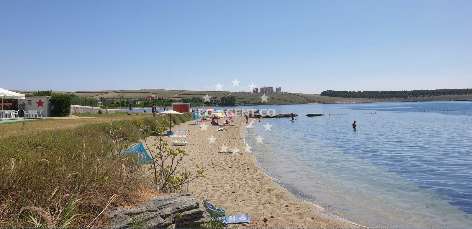 Beach facilities and surroundings at Sv. Nicole beach in Ulica Vladimira Nazora 11, Povljana